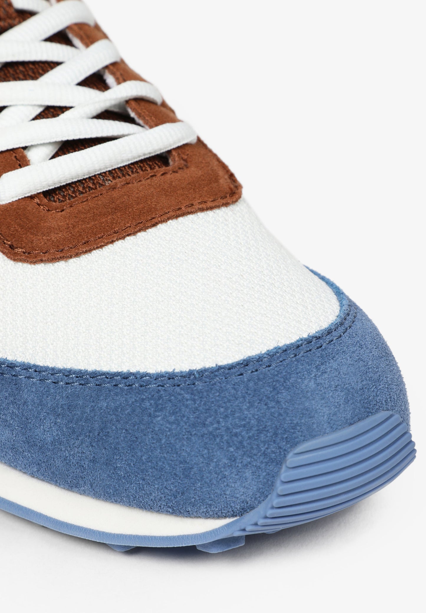 SNEAKERS CALAVERA INSIGNIA