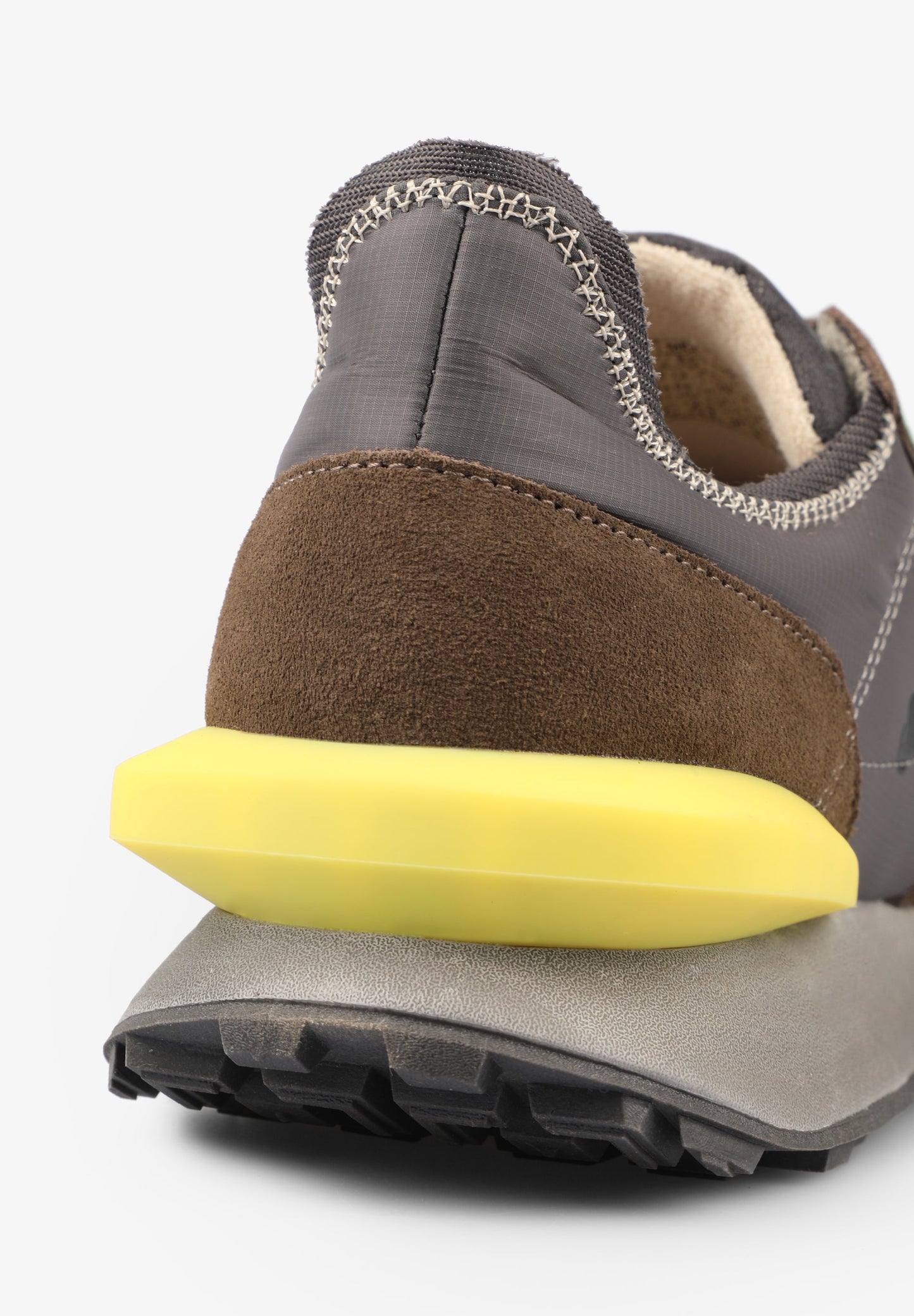 SNEAKERS CALAVERA ESTABILIZADOR PRONUNCIADO