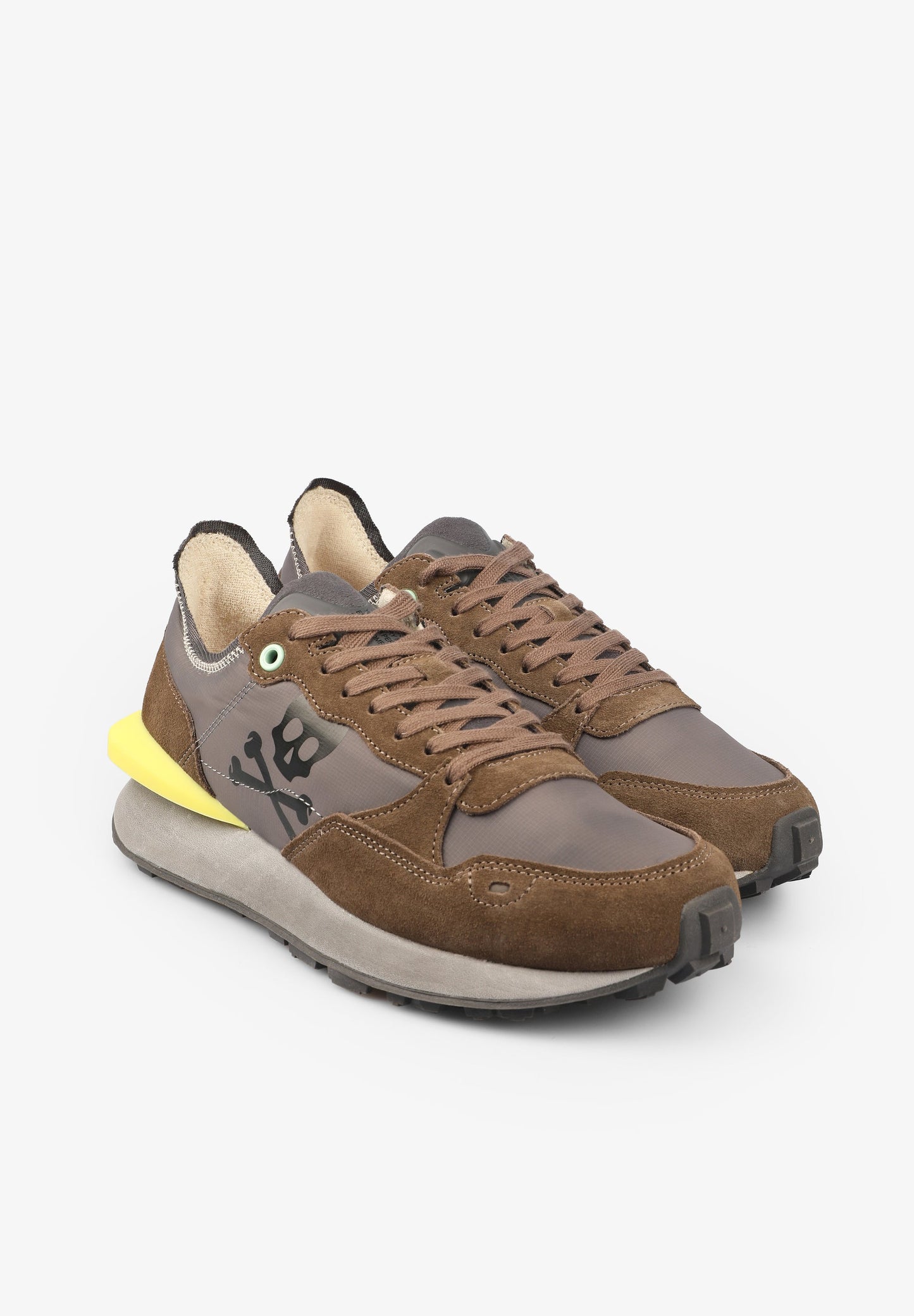 SNEAKERS CALAVERA ESTABILIZADOR PRONUNCIADO