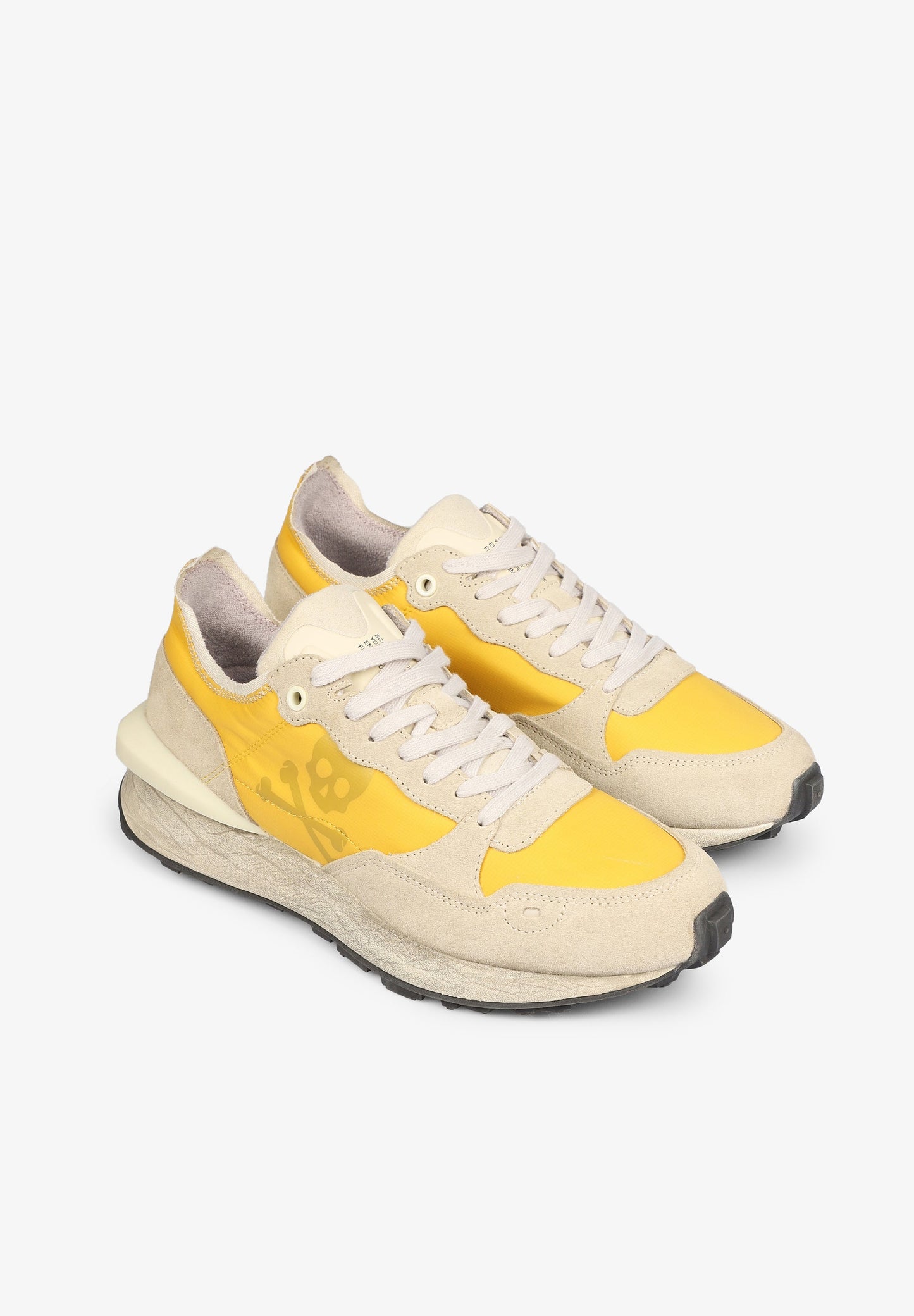 SNEAKERS CALAVERA ESTABILIZADOR PRONUNCIADO