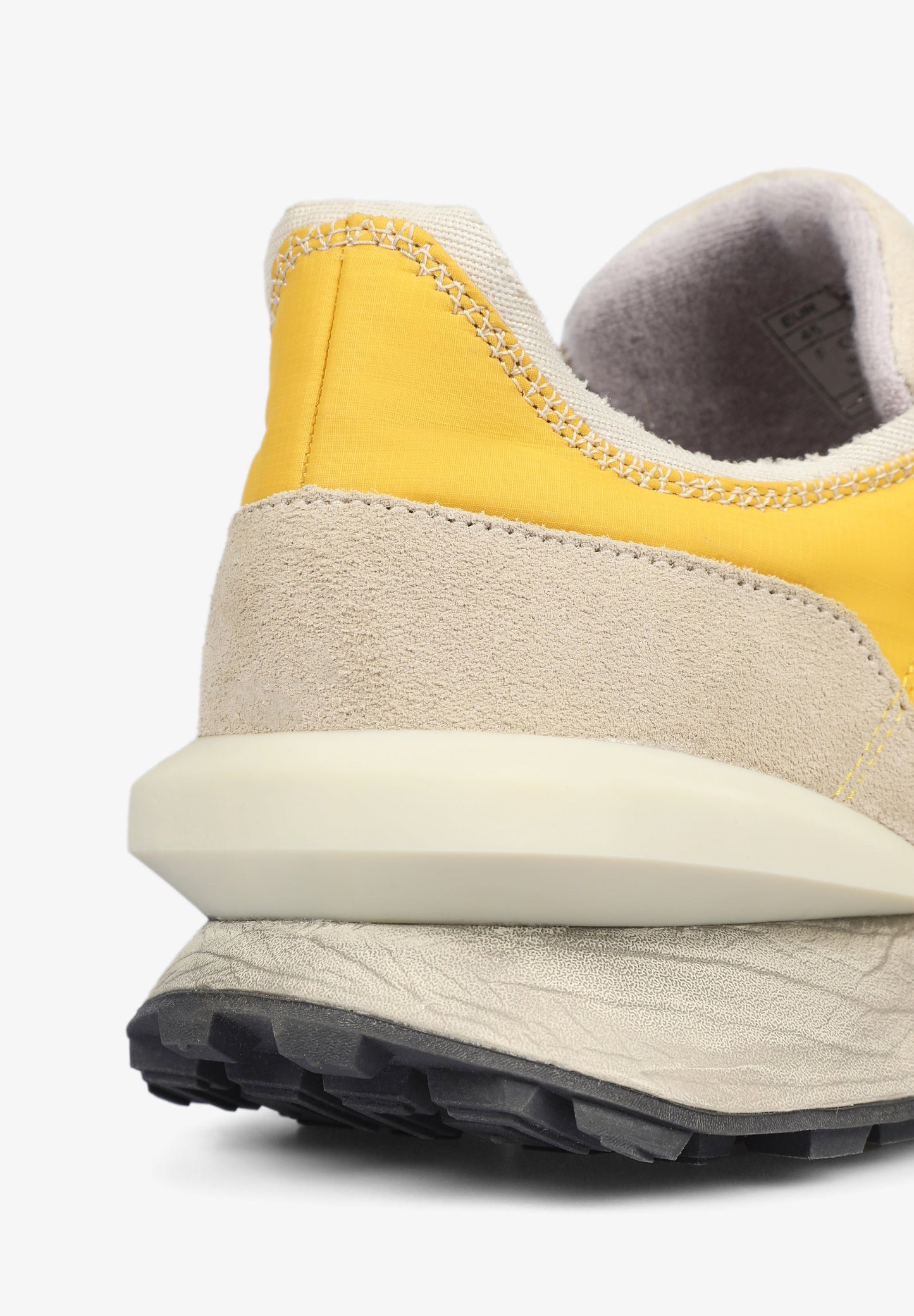 SNEAKERS CALAVERA ESTABILIZADOR PRONUNCIADO