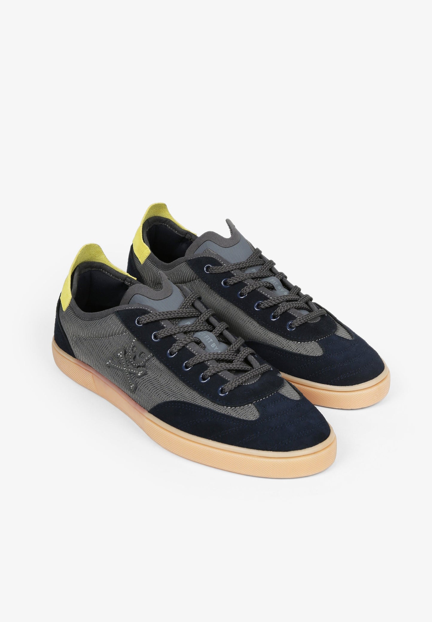 SNEAKERS BAJAS DETALLE CONTRASTE