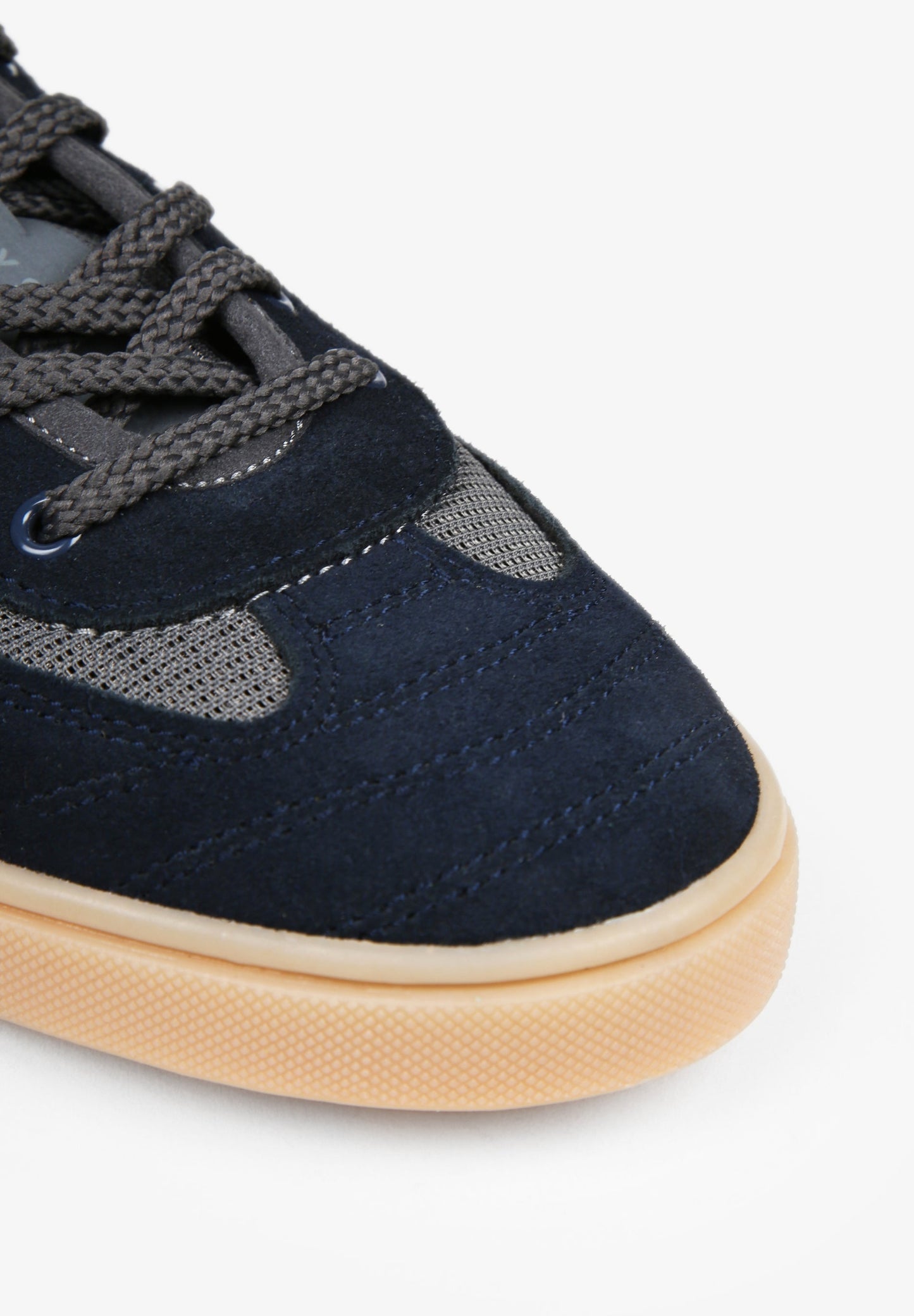 SNEAKERS BAJAS DETALLE CONTRASTE