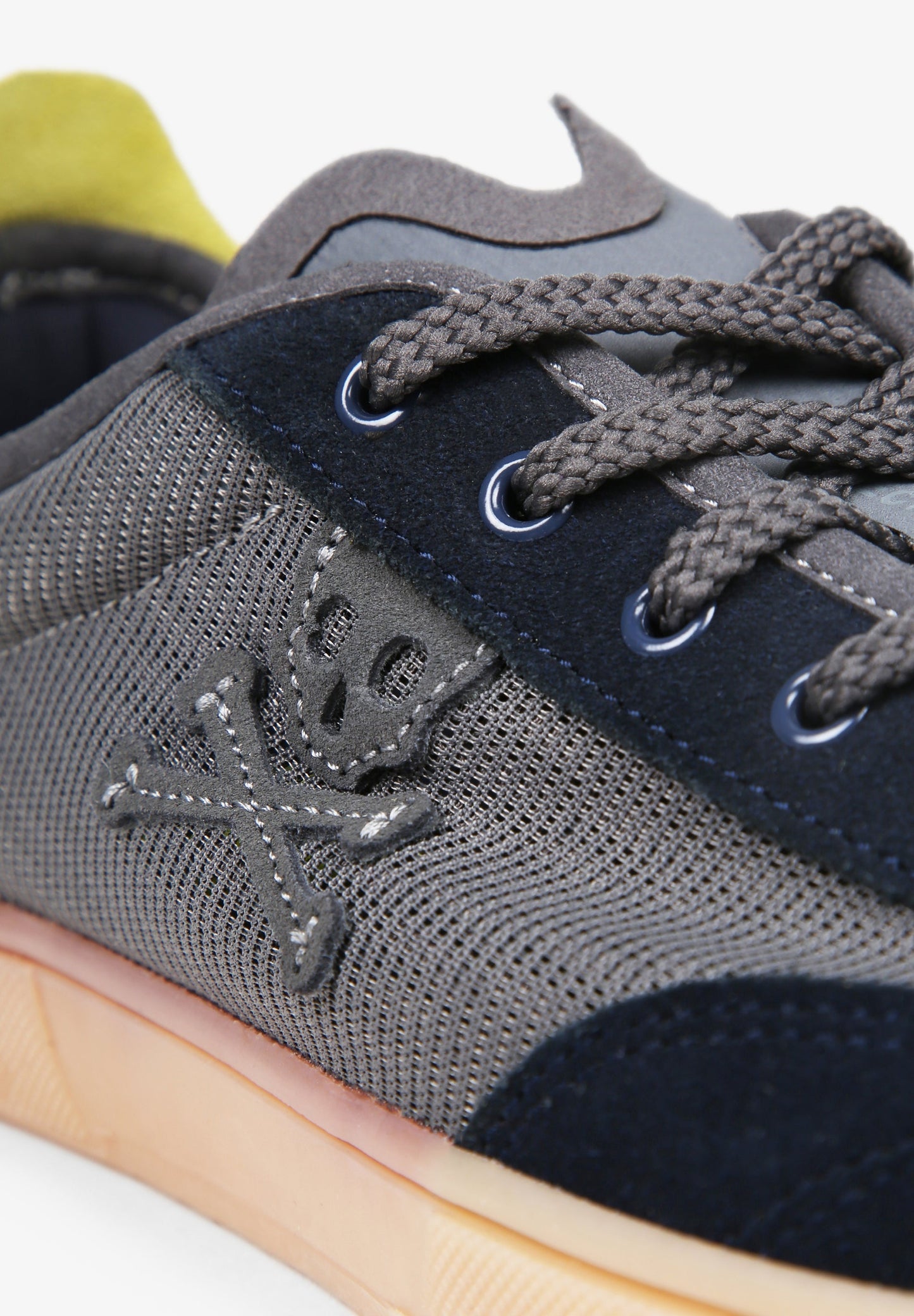 SNEAKERS BAJAS DETALLE CONTRASTE