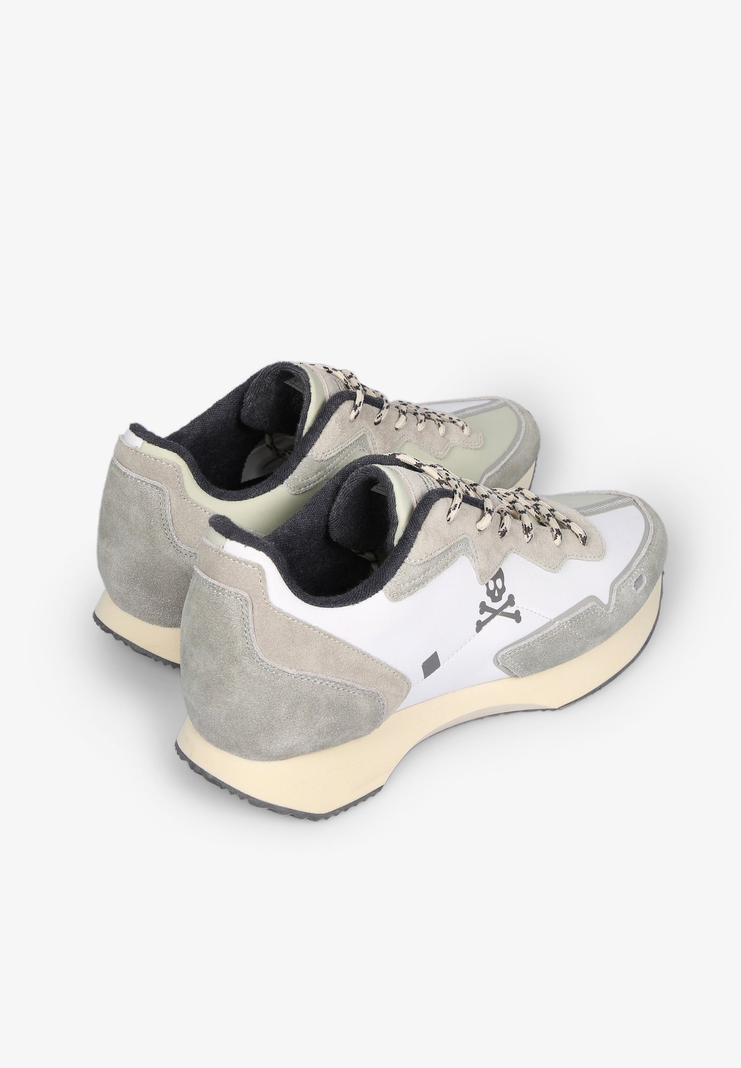 SNEAKERS DETALLE SUELA LATERAL