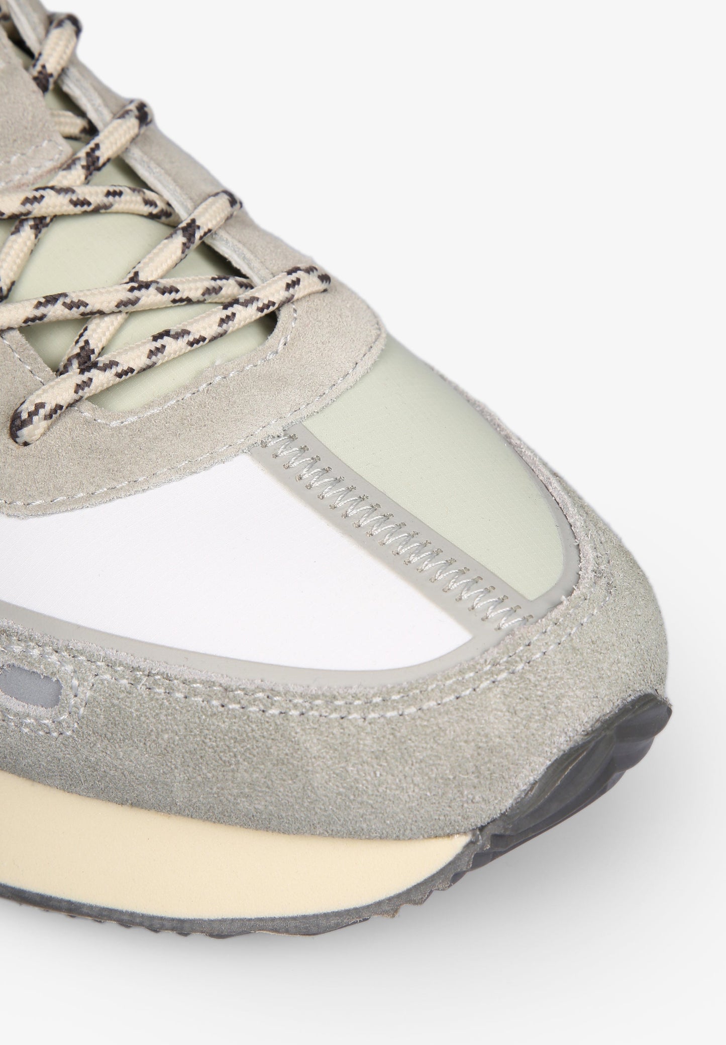 SNEAKERS DETALLE SUELA LATERAL