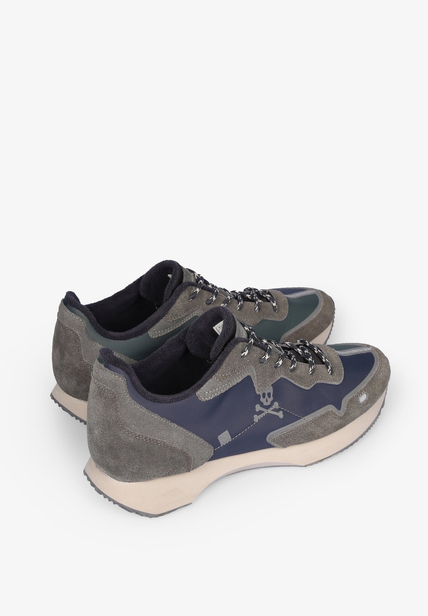 SNEAKERS DETALLE SUELA LATERAL