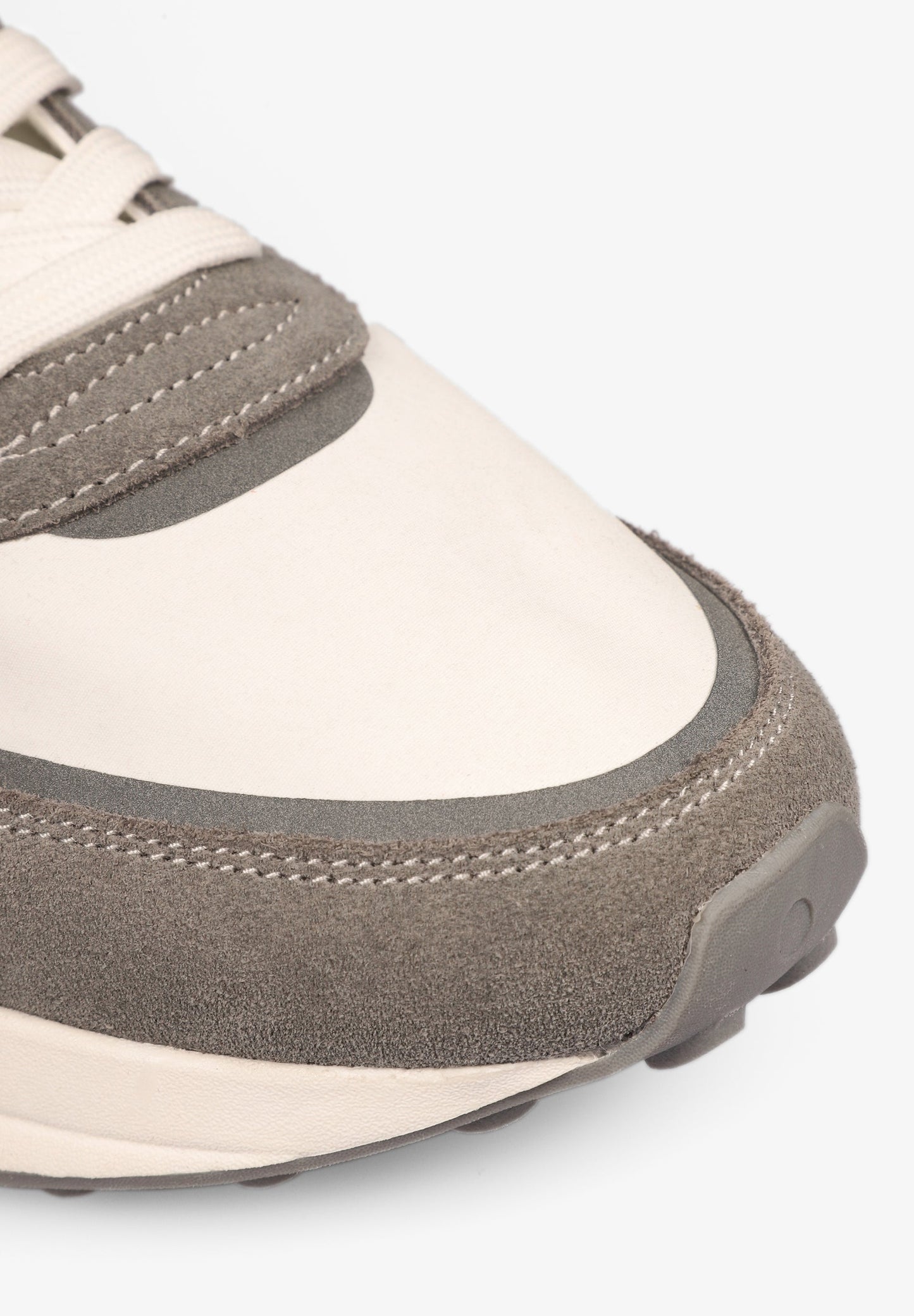 SNEAKERS CALAVERA SUELA CURVA