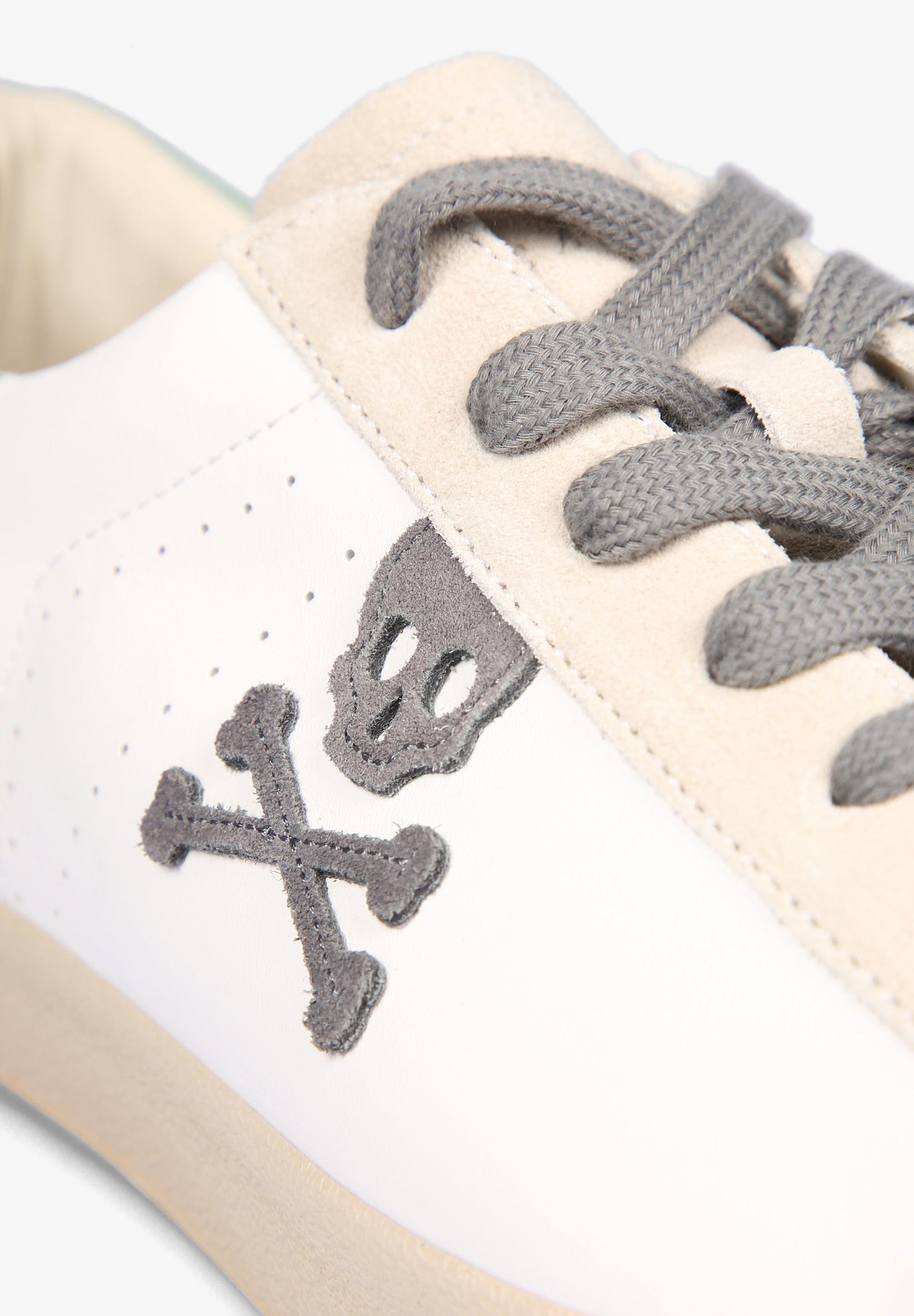 SNEAKERS BAJAS CALAVERA LATERAL