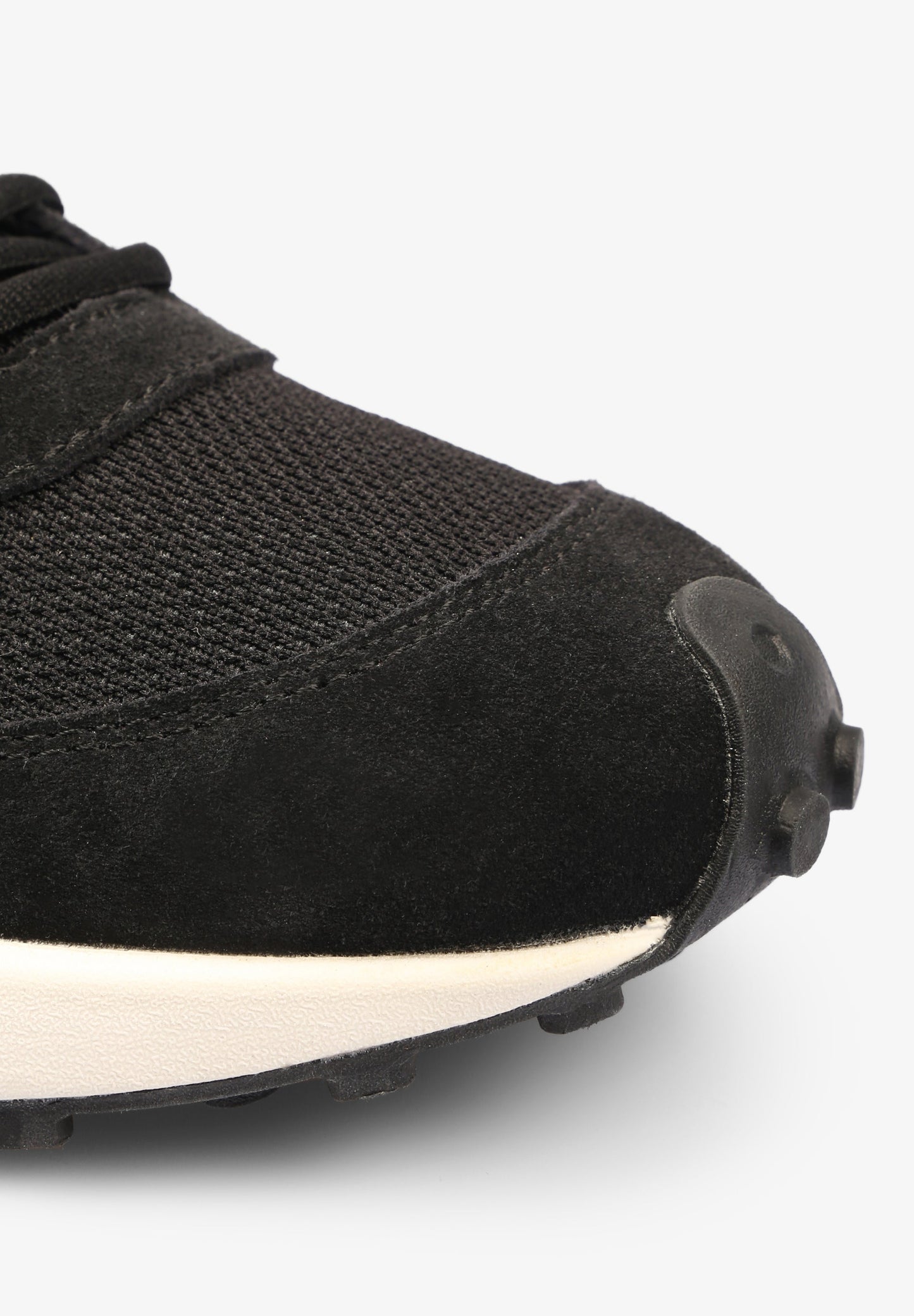 SNEAKERS CALAVERA SUELA DENTADA