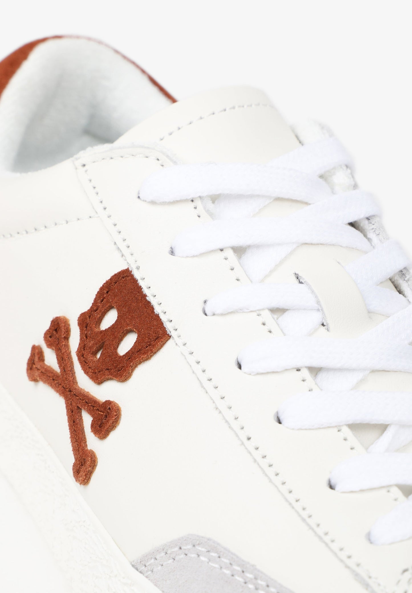 SNEAKERS BAJAS CONTRASTE