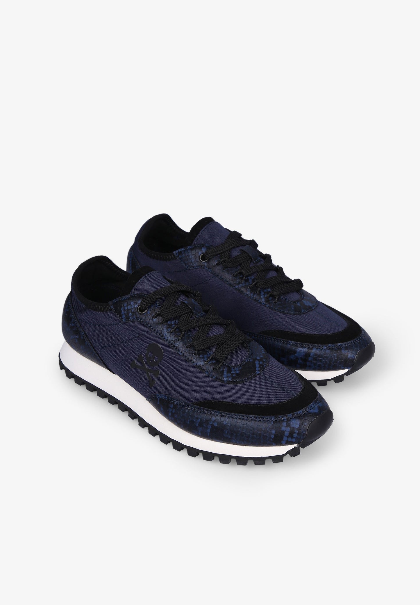 SNEAKERS DETALLE PIEL GRABADA