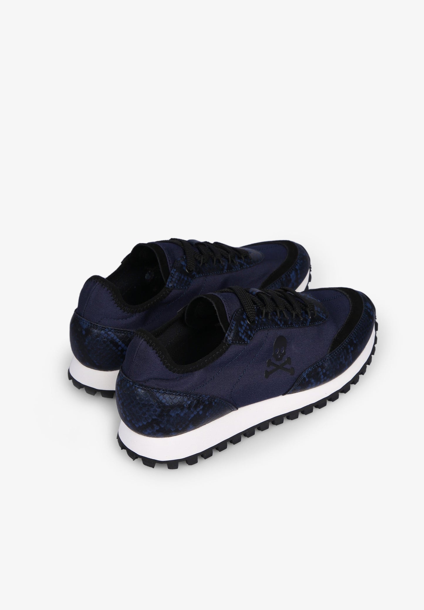 SNEAKERS DETALLE PIEL GRABADA