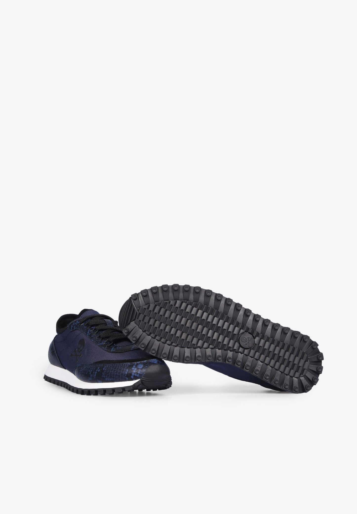 SNEAKERS DETALLE PIEL GRABADA