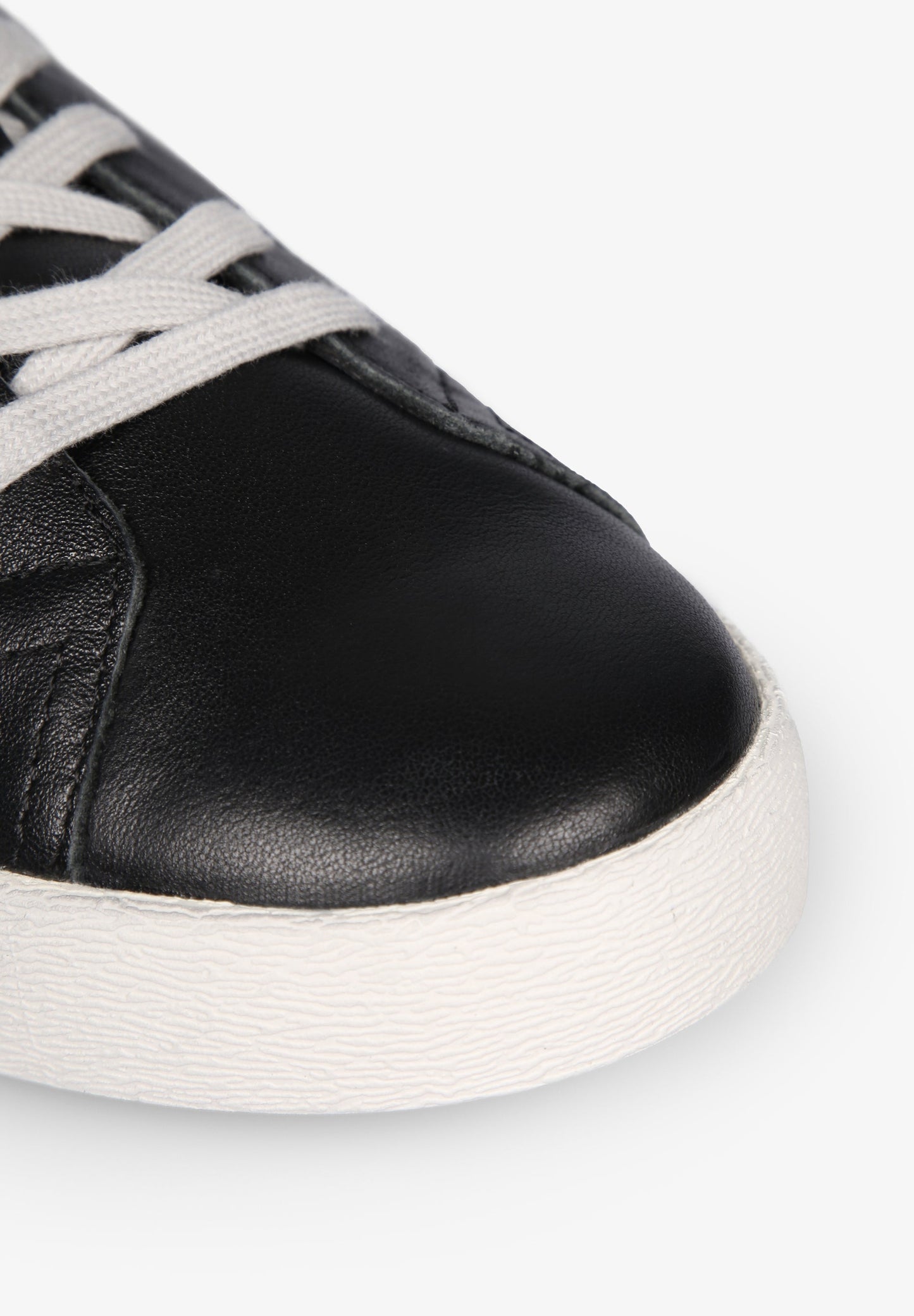 SNEAKERS BAJAS DETALLE ANIMAL PRINT