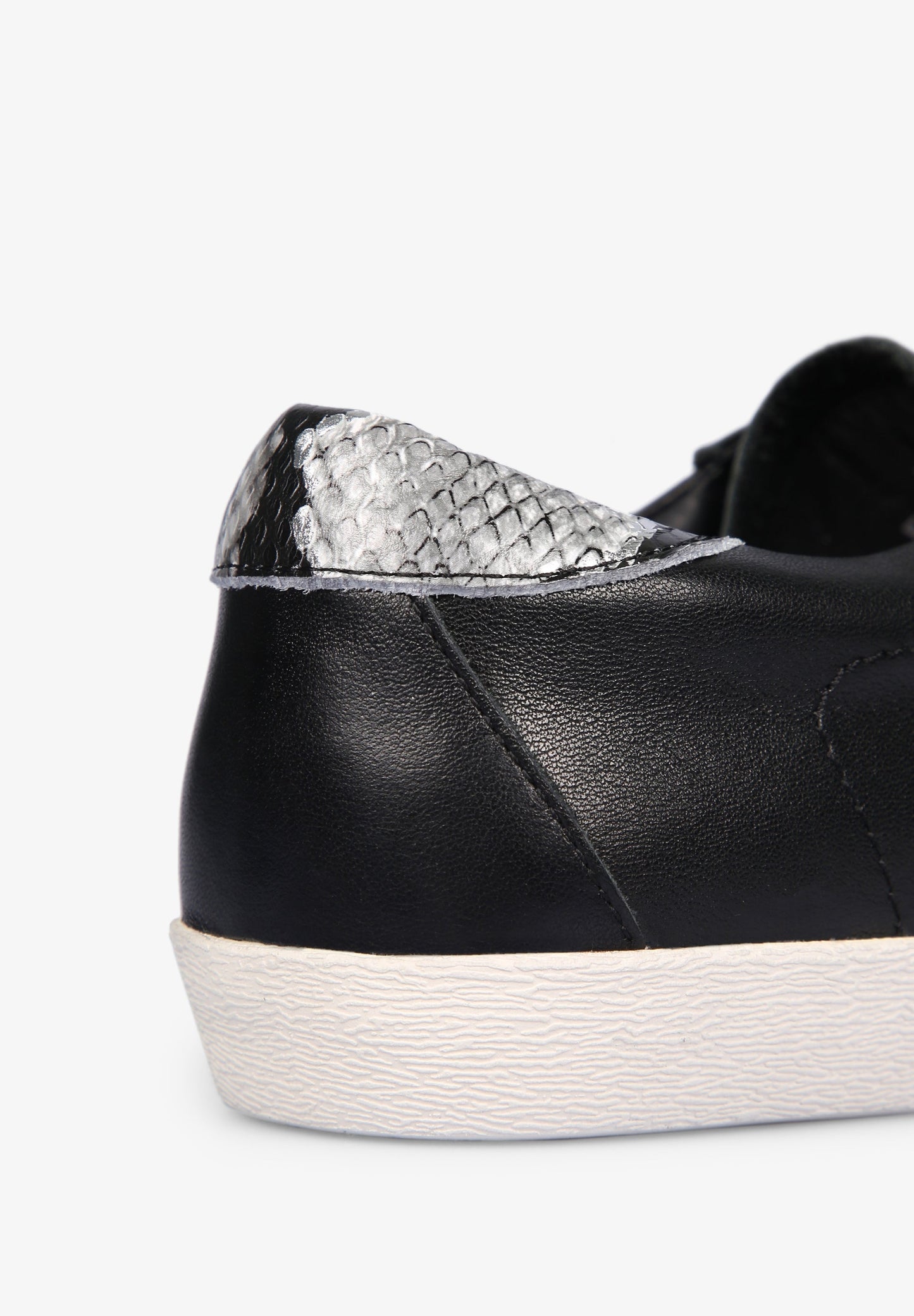 SNEAKERS BAJAS DETALLE ANIMAL PRINT