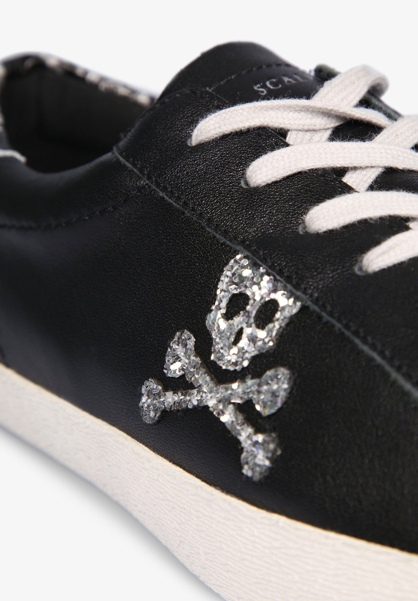 SNEAKERS BAJAS DETALLE ANIMAL PRINT