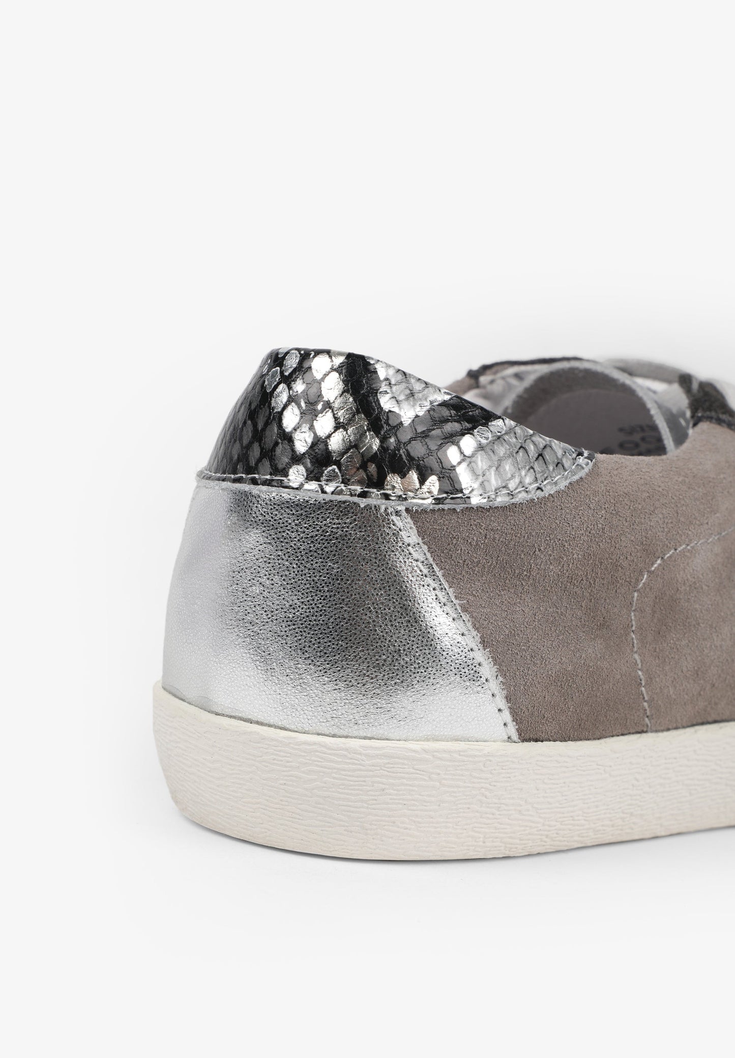 SNEAKERS BAJAS DETALLES ANIMAL PRINT