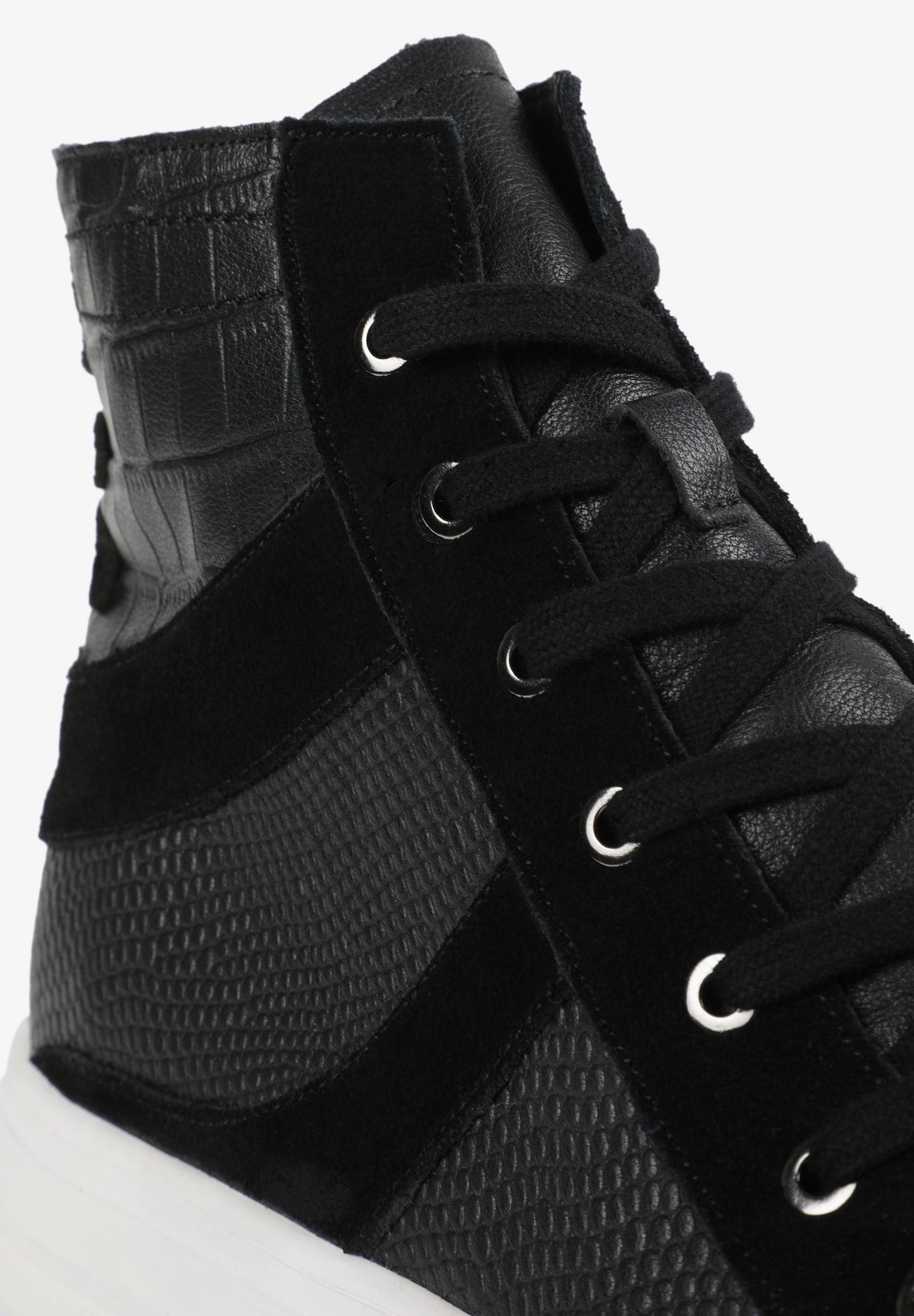 SNEAKERS ALTAS GRABADAS