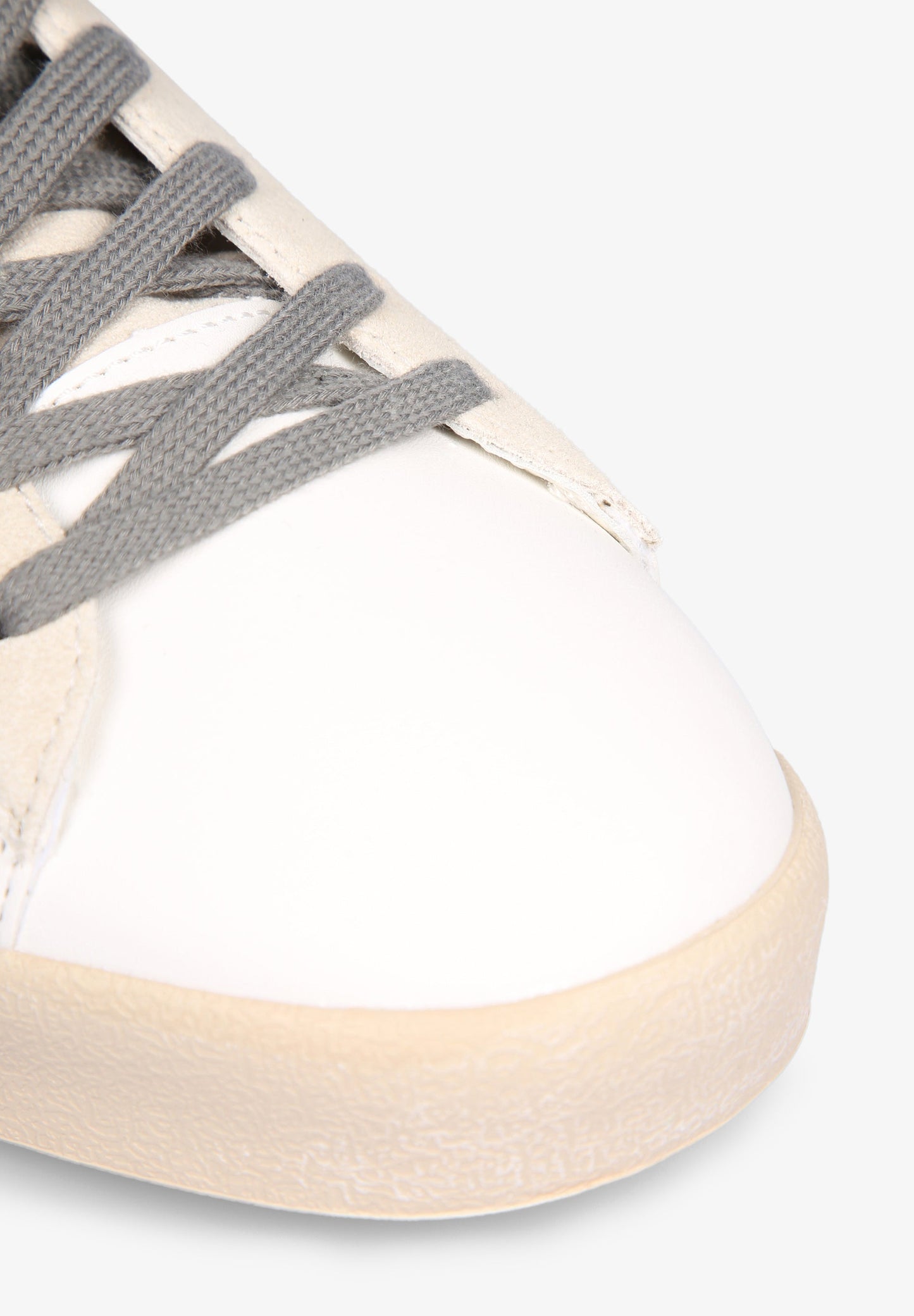 SNEAKERS PIEL BAJAS CALAVERA CONTRASTE