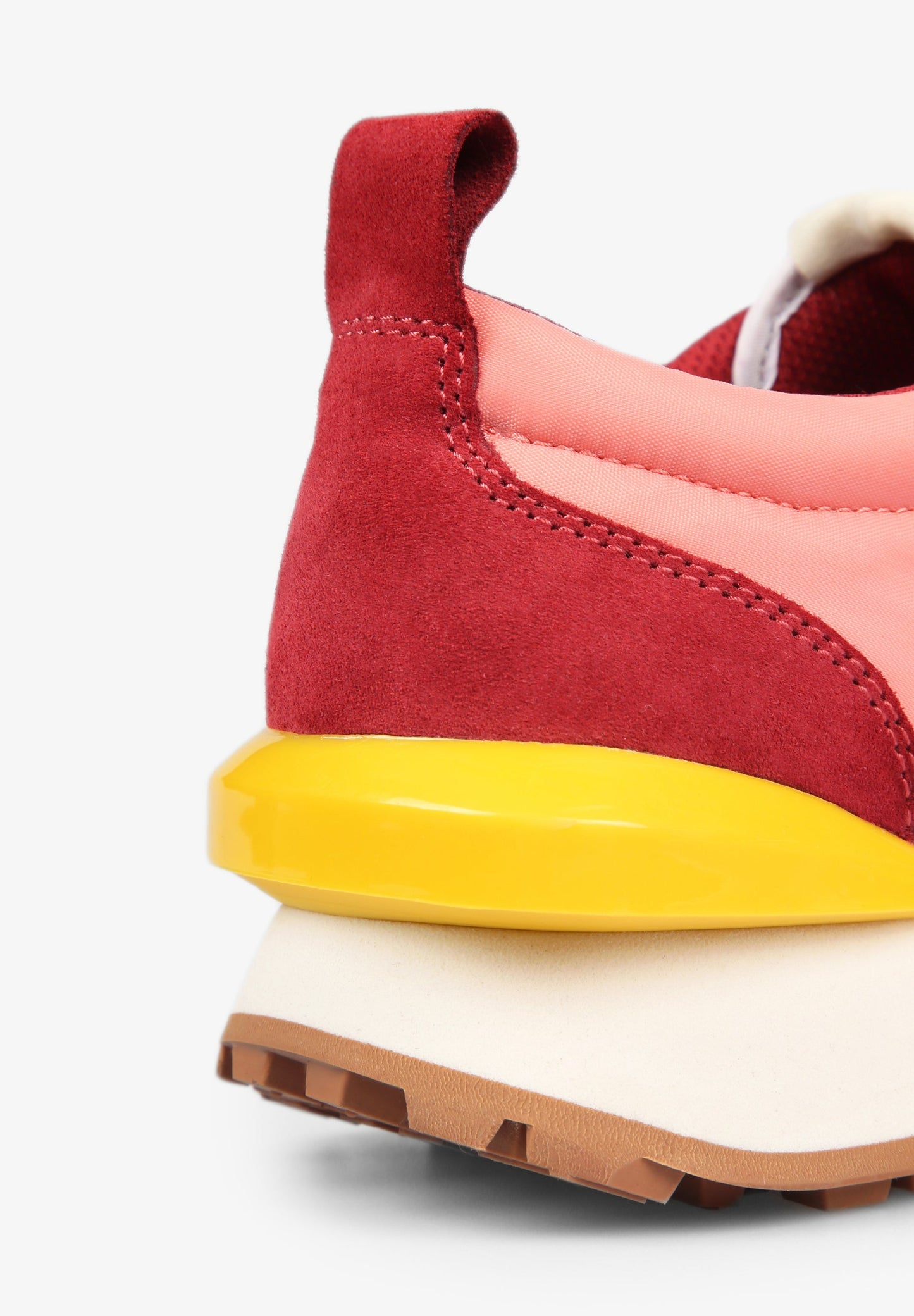 SNEAKERS ESTABILIZADOR PRONUNCIADO