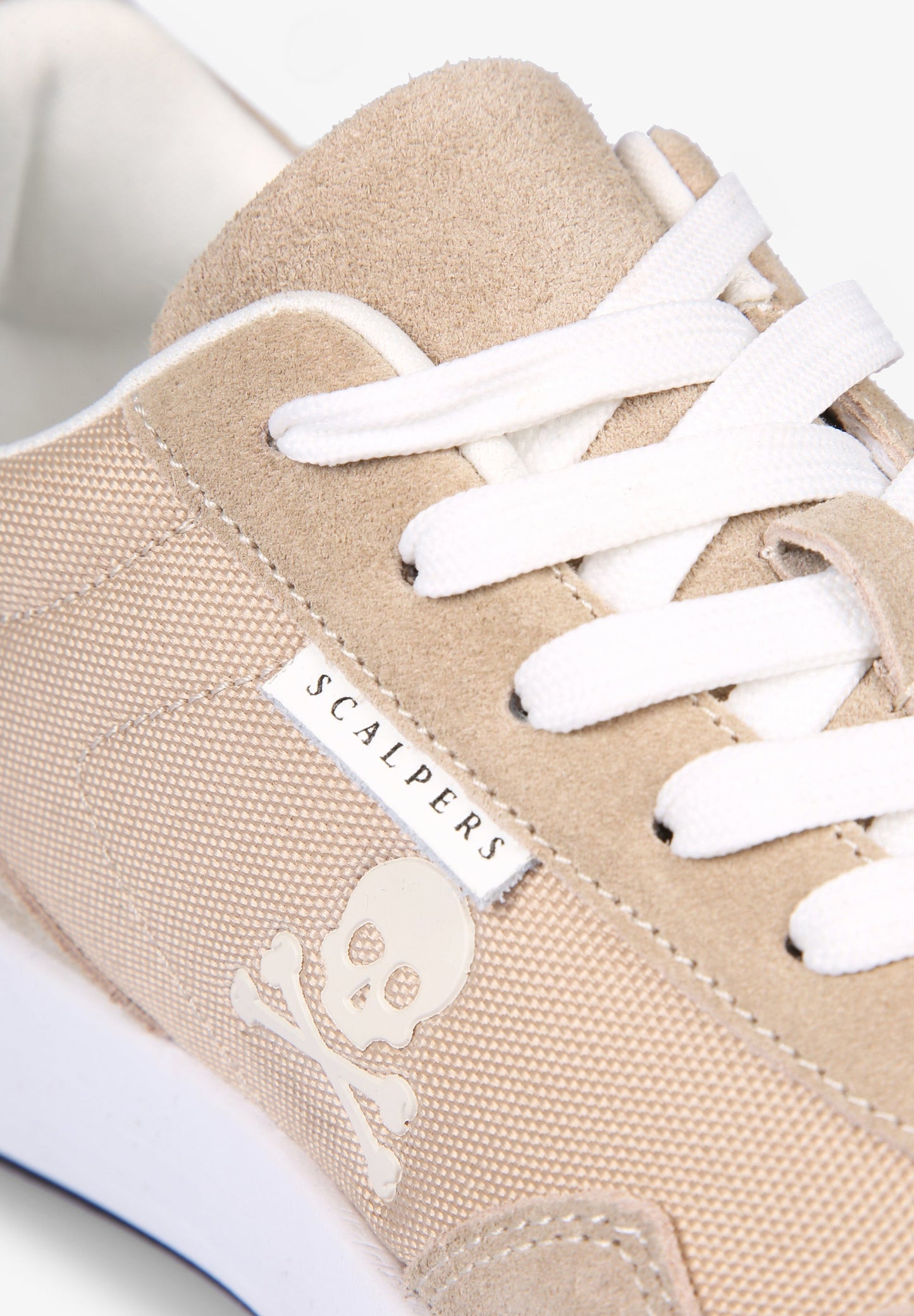 SNEAKERS CALAVERA CONTRASTE