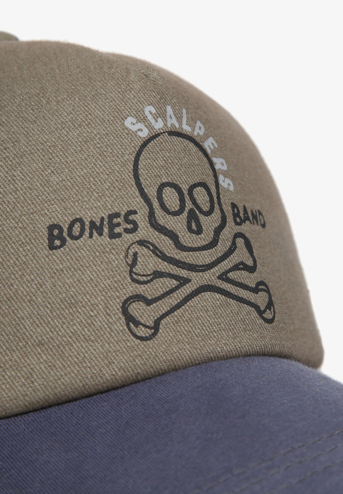 GORRA TRUCKER CALAVERA FRONTAL