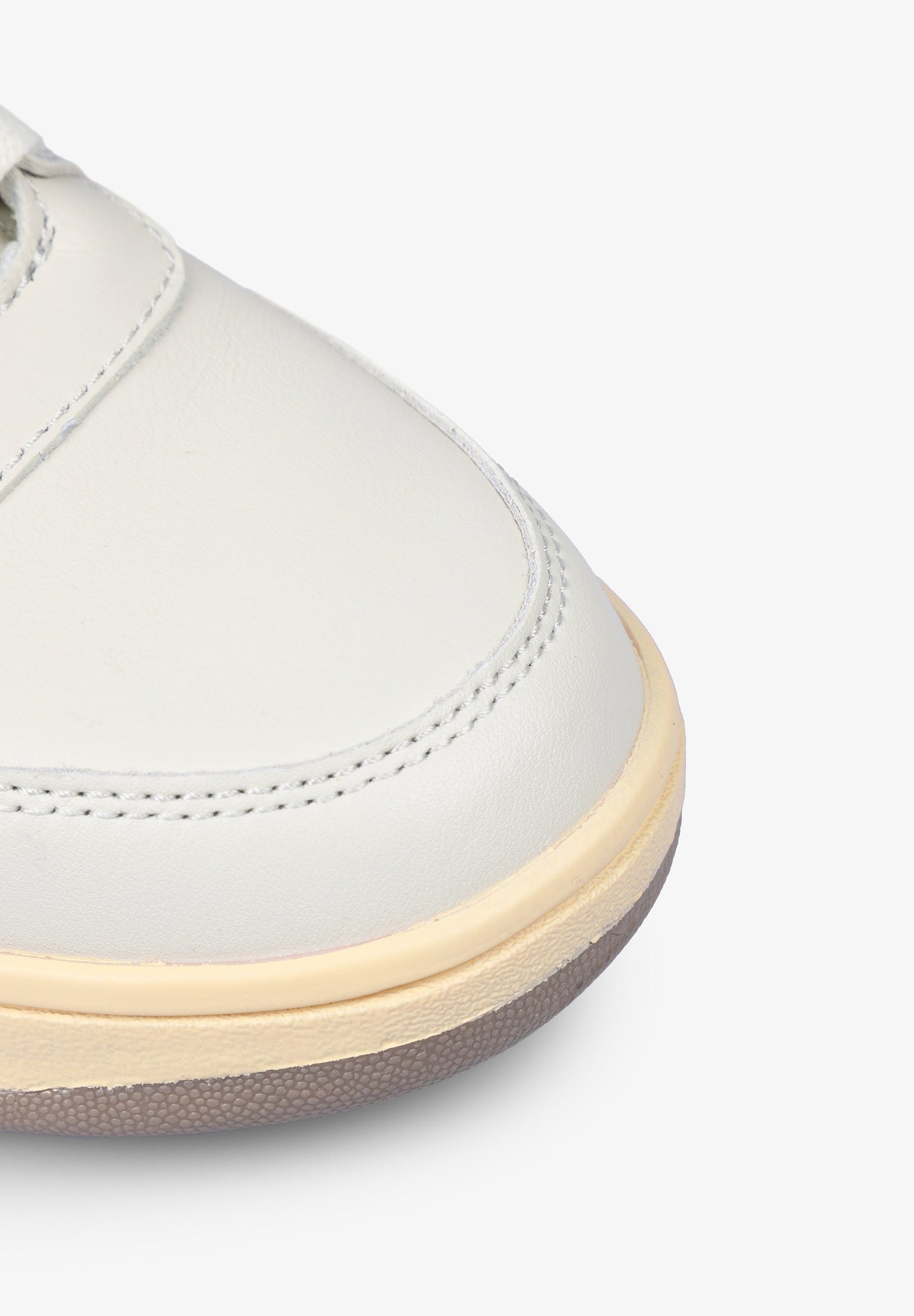 SNEAKERS DETALLE TALÓN