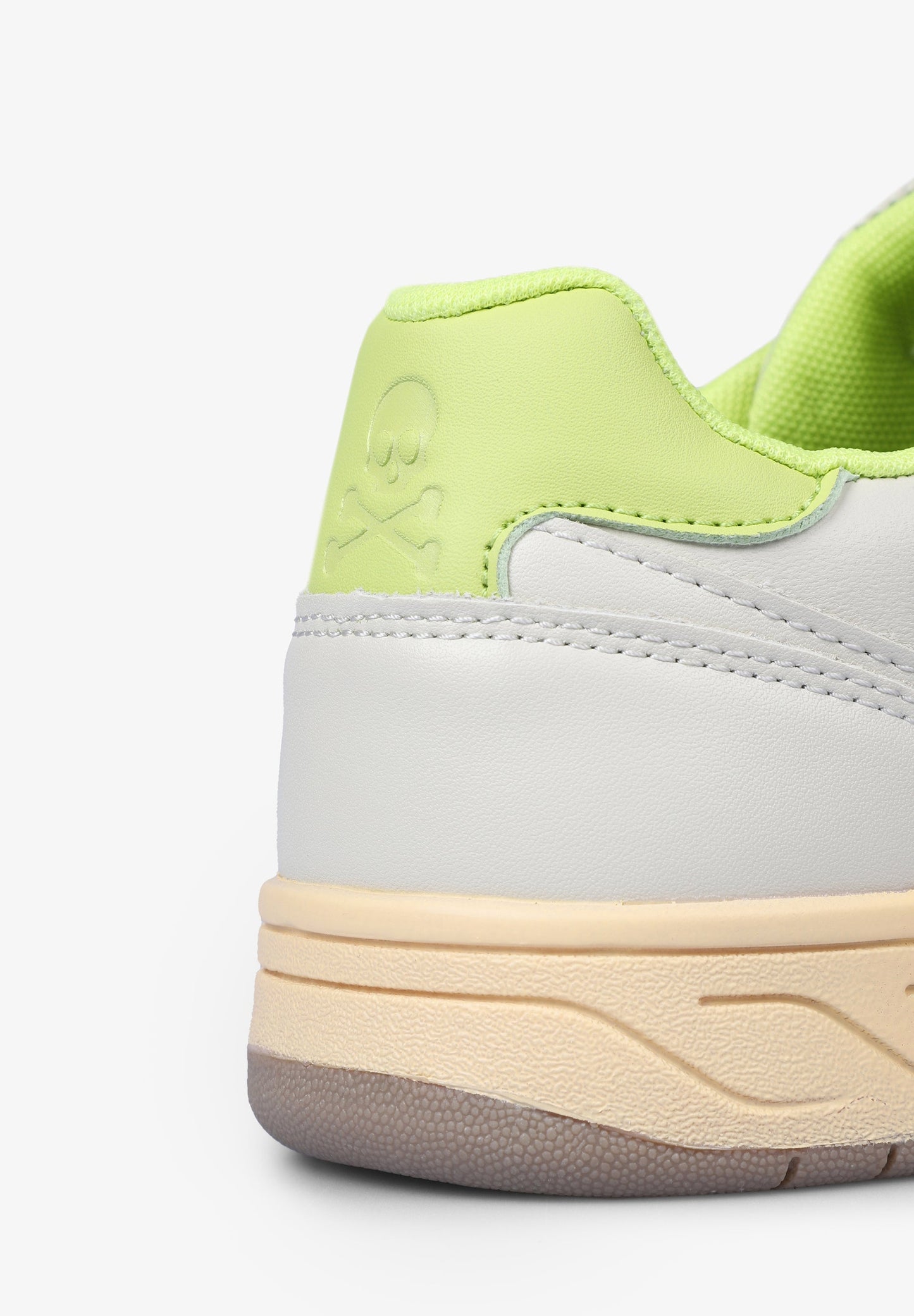 SNEAKERS DETALLE TALÓN