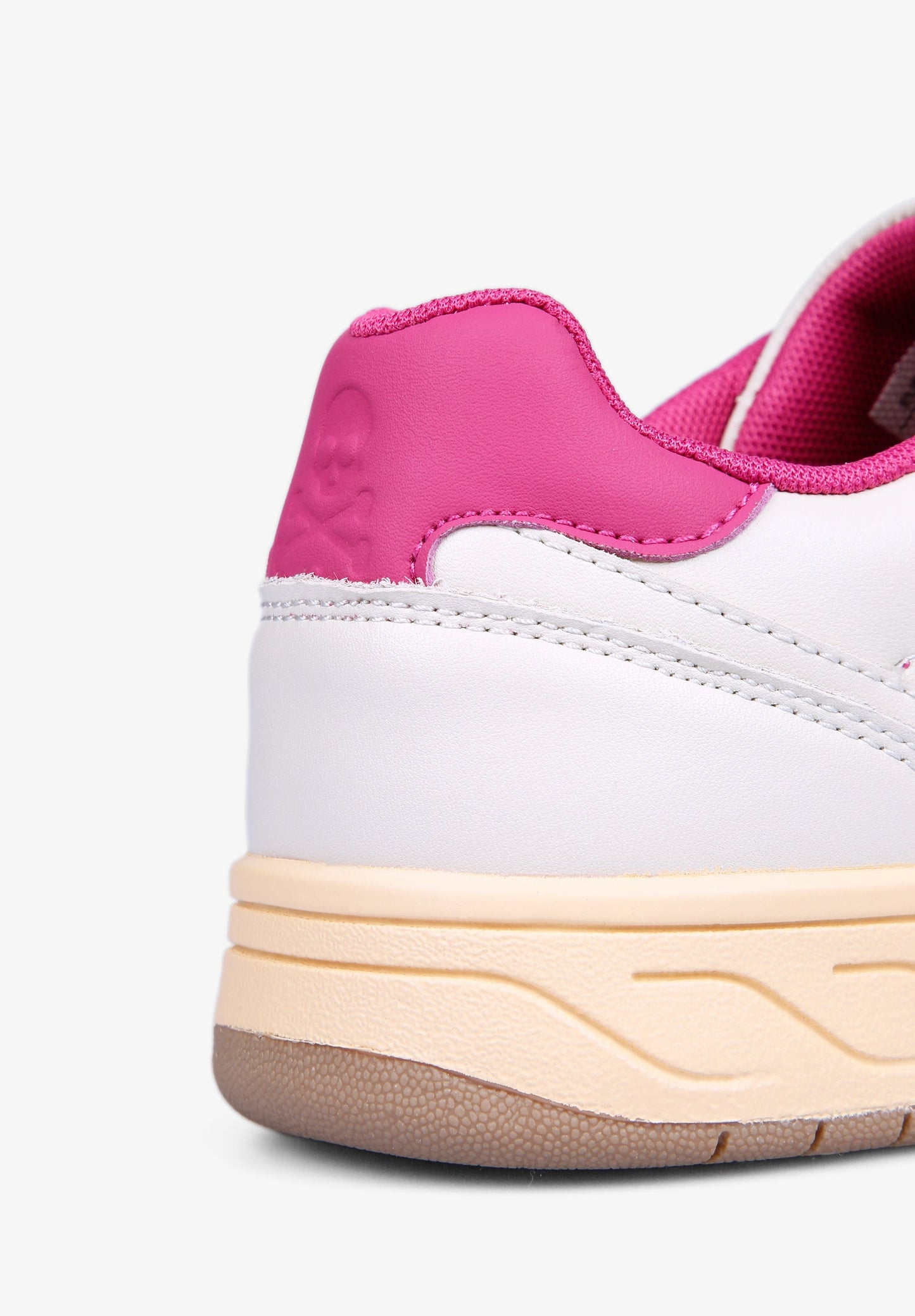 SNEAKERS DETALLE TALÓN