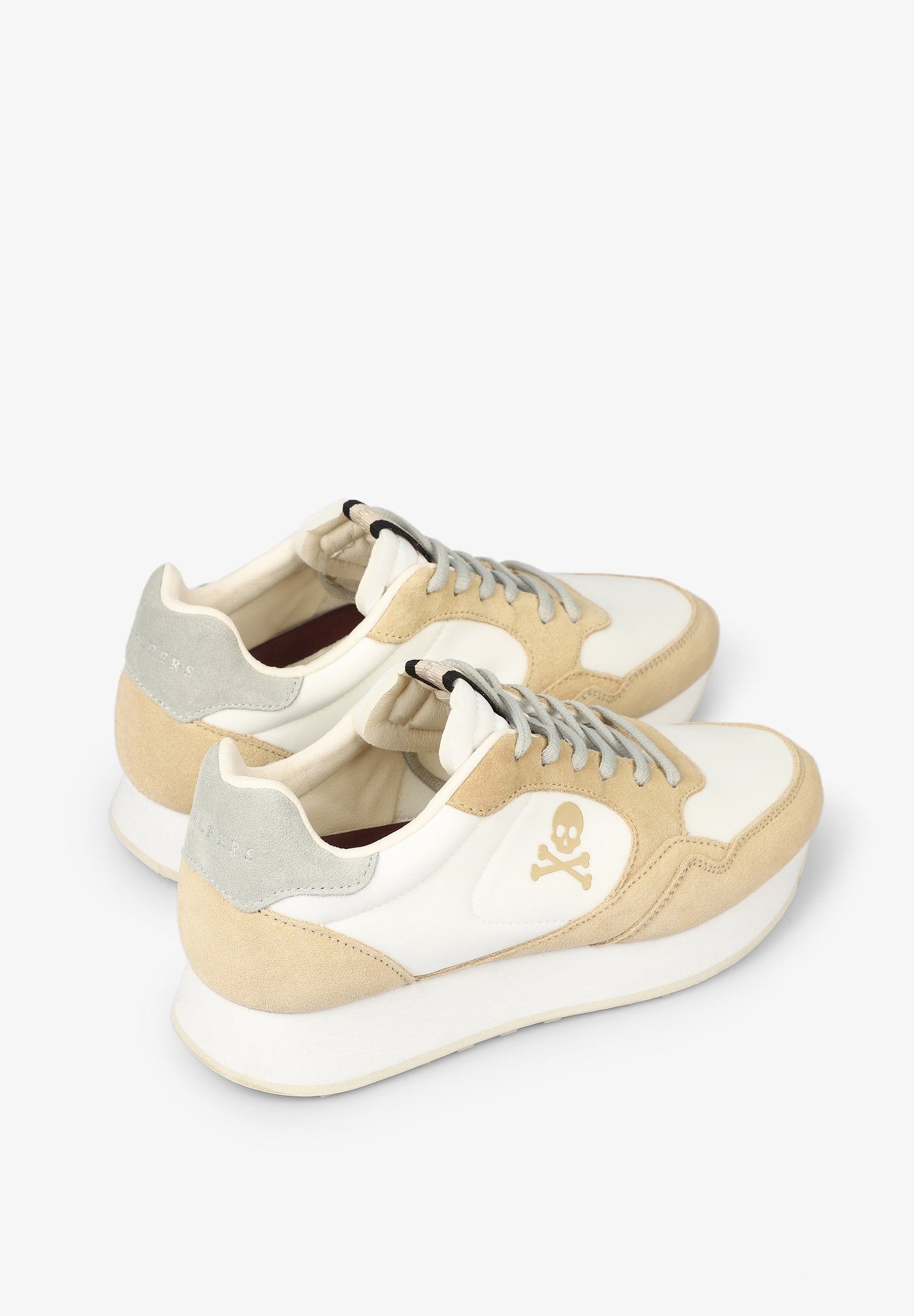 SNEAKERS METALIZADA SUELA PRONUNCIADA