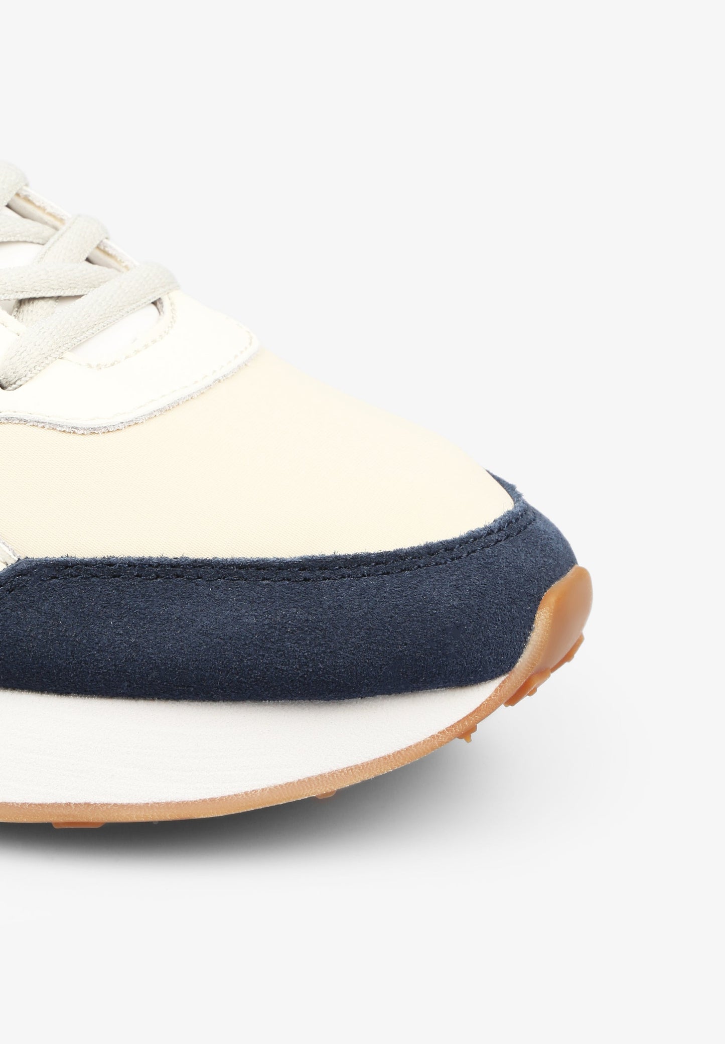 SNEAKERS METALIZADAS SUELA PRONUNCIADA