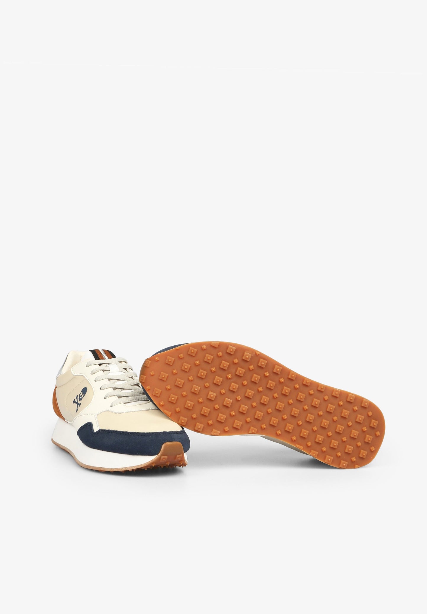 SNEAKERS METALIZADAS SUELA PRONUNCIADA