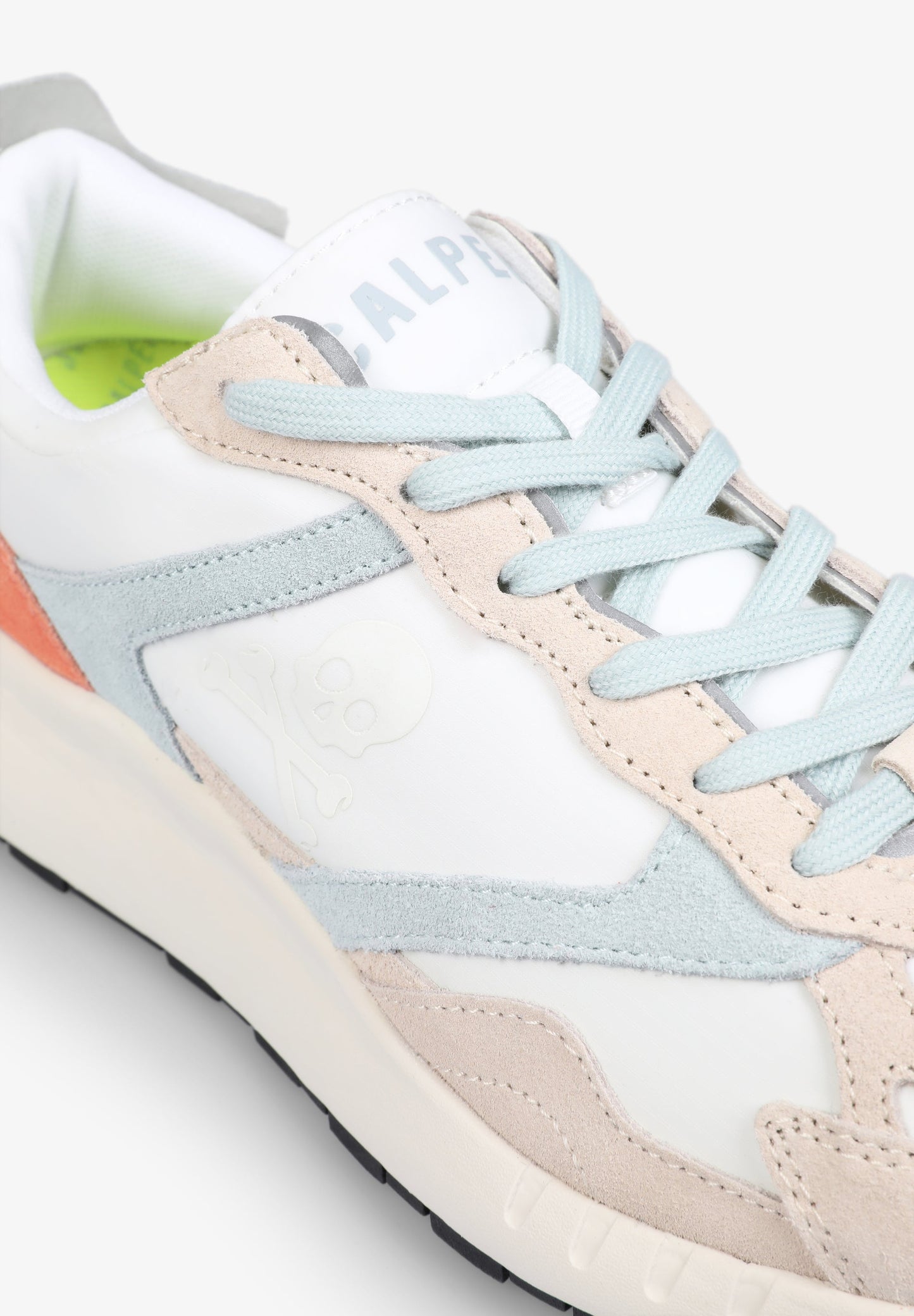 SNEAKERS DETALLE FLÚOR