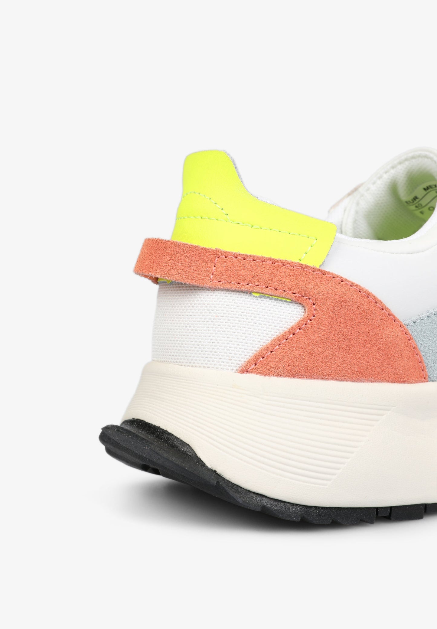 SNEAKERS DETALLE FLÚOR