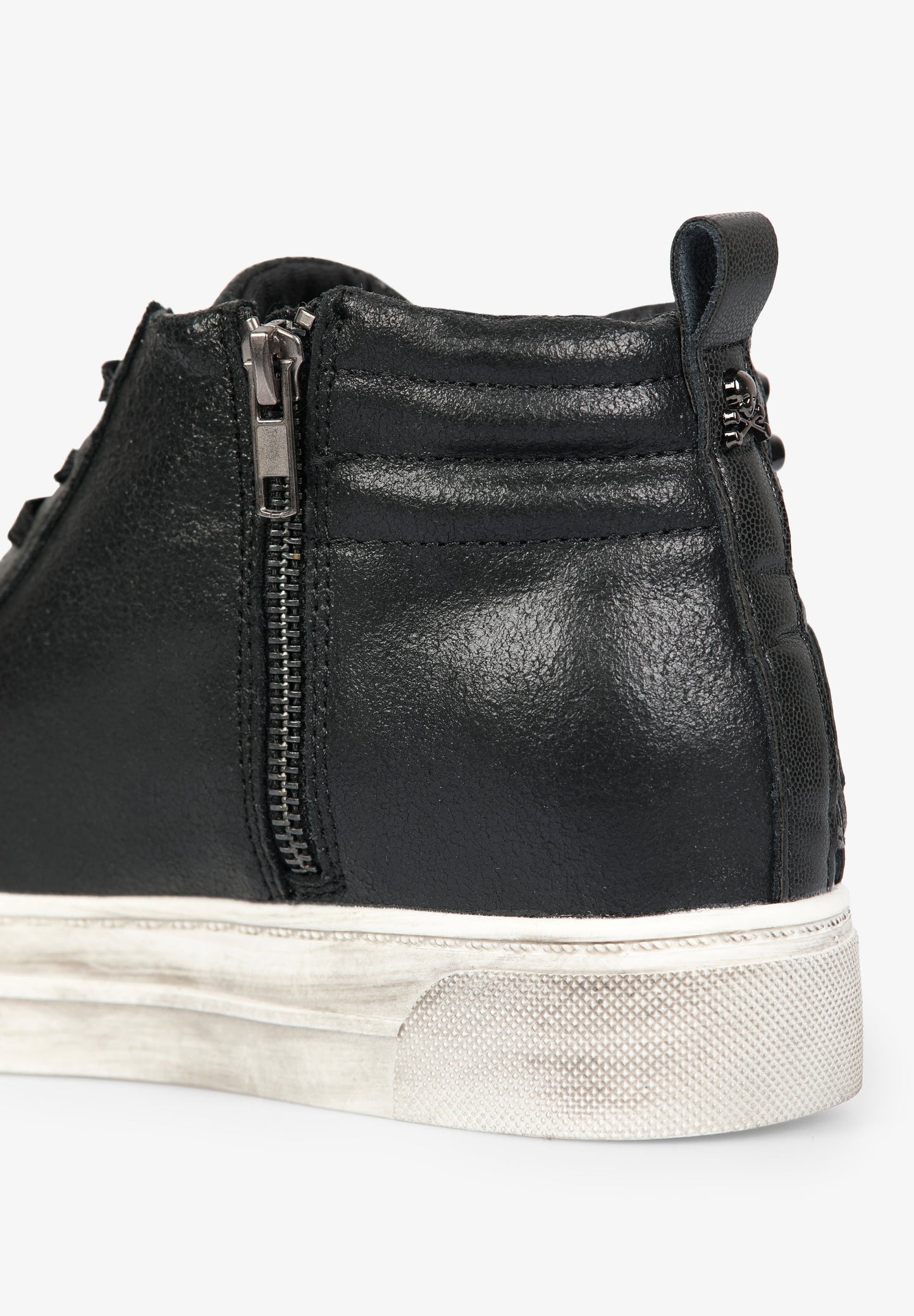 SNEAKERS BOTA TACHUELAS