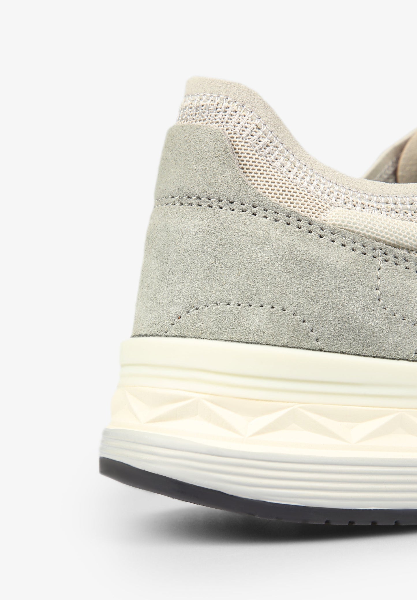 SNEAKERS CALAVERA DETALLES FLÚOR