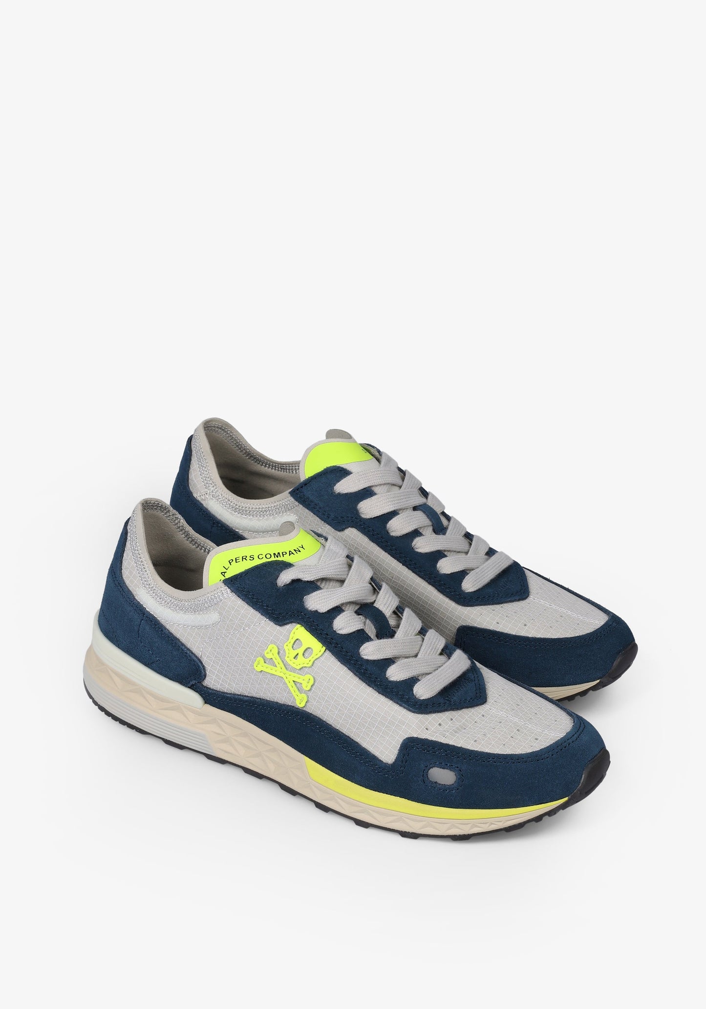 SNEAKERS CALAVERA DETALLES FLÚOR