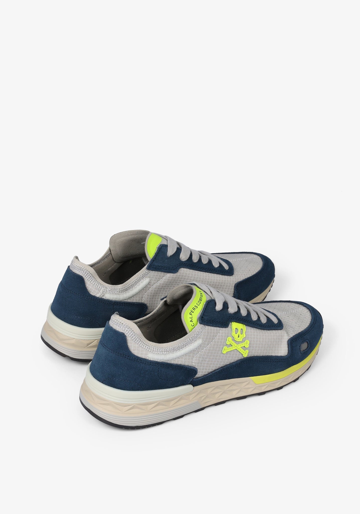 SNEAKERS CALAVERA DETALLES FLÚOR