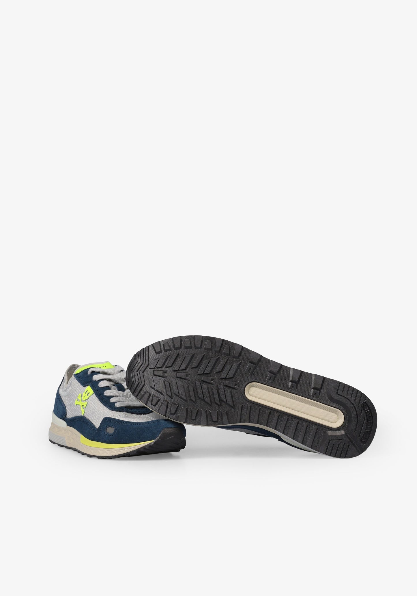 SNEAKERS CALAVERA DETALLES FLÚOR