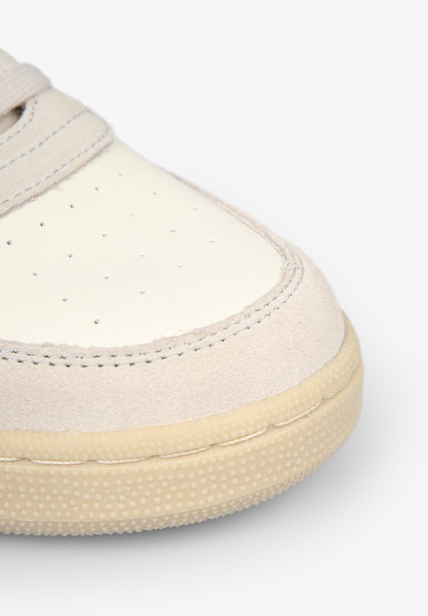 SNEAKERS DETALLE TALÓN