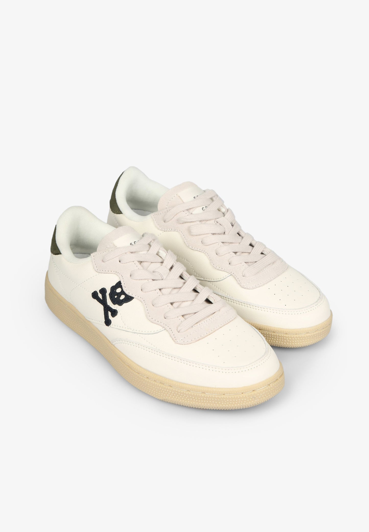 SNEAKERS DETALLE TALÓN