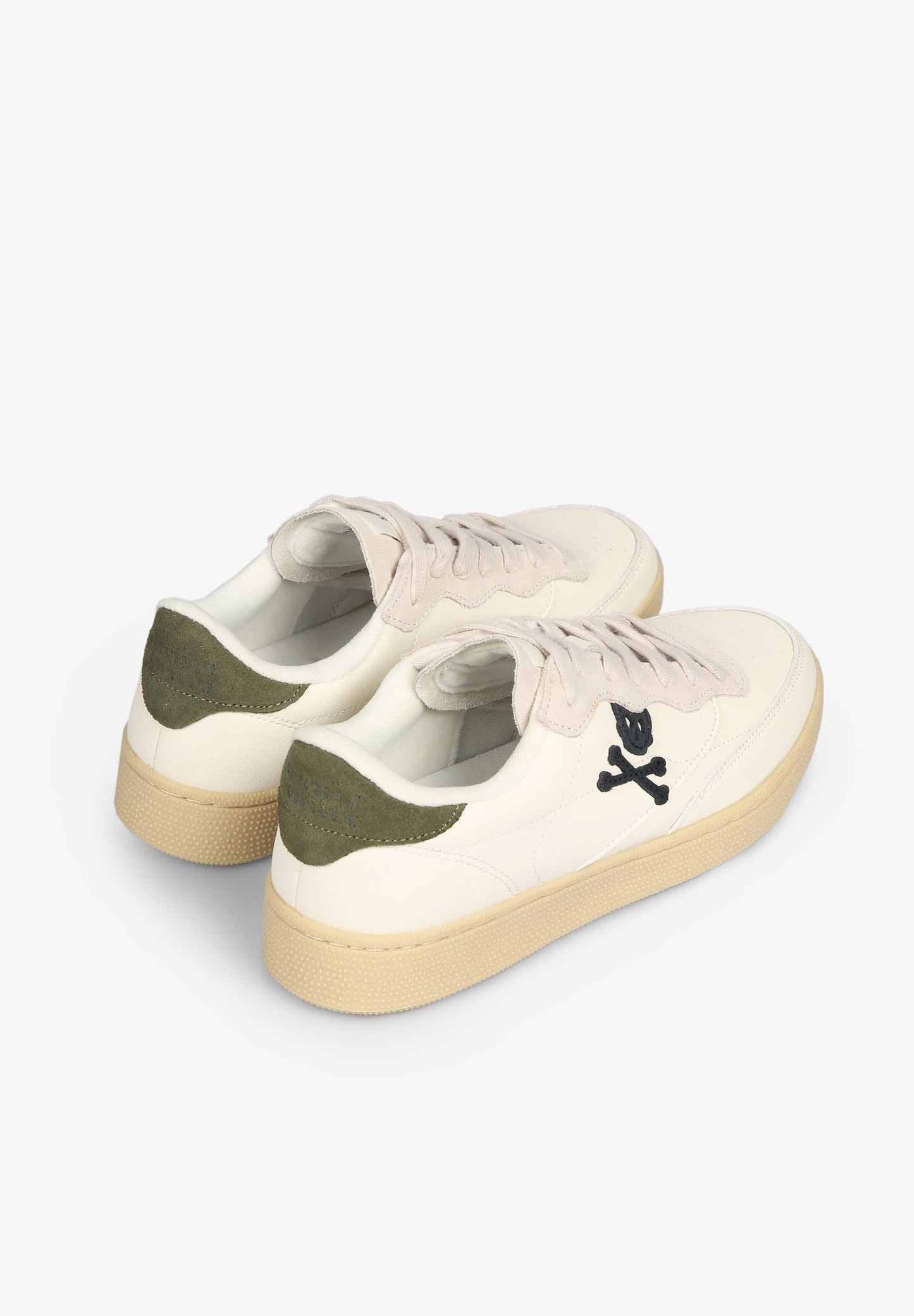 SNEAKERS DETALLE TALÓN