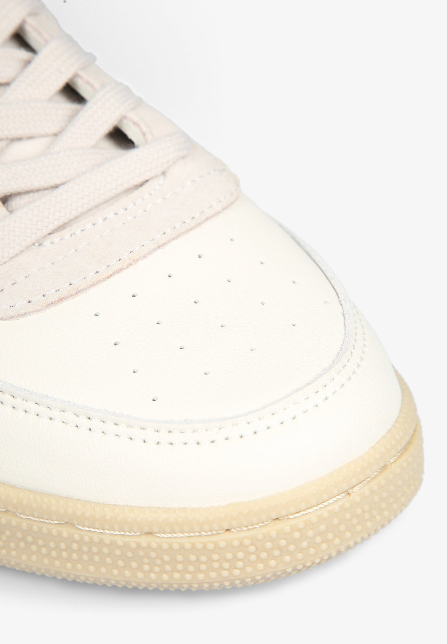 SNEAKERS DETALLE TALÓN