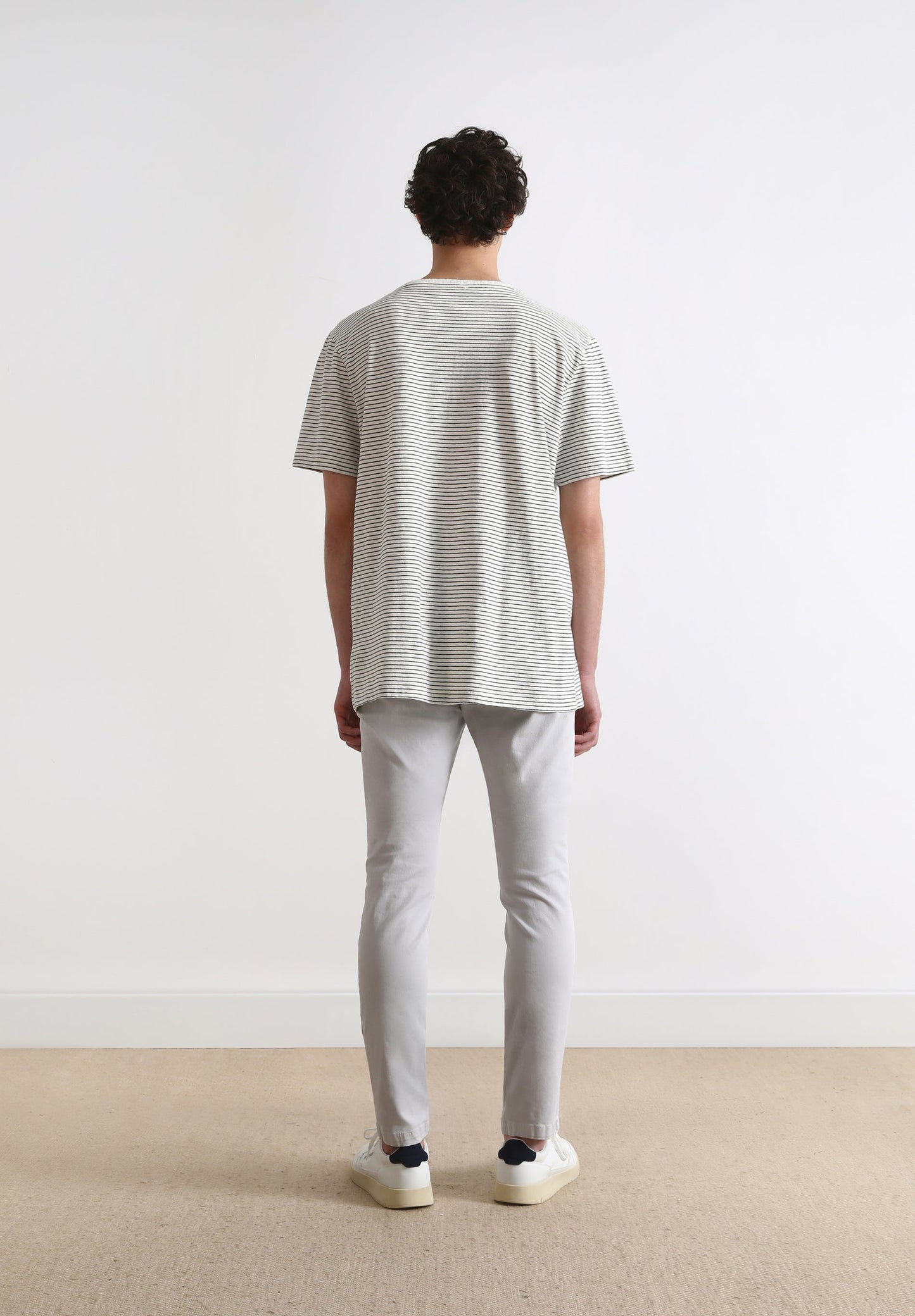 PANTALÓN CHINO PINZAS