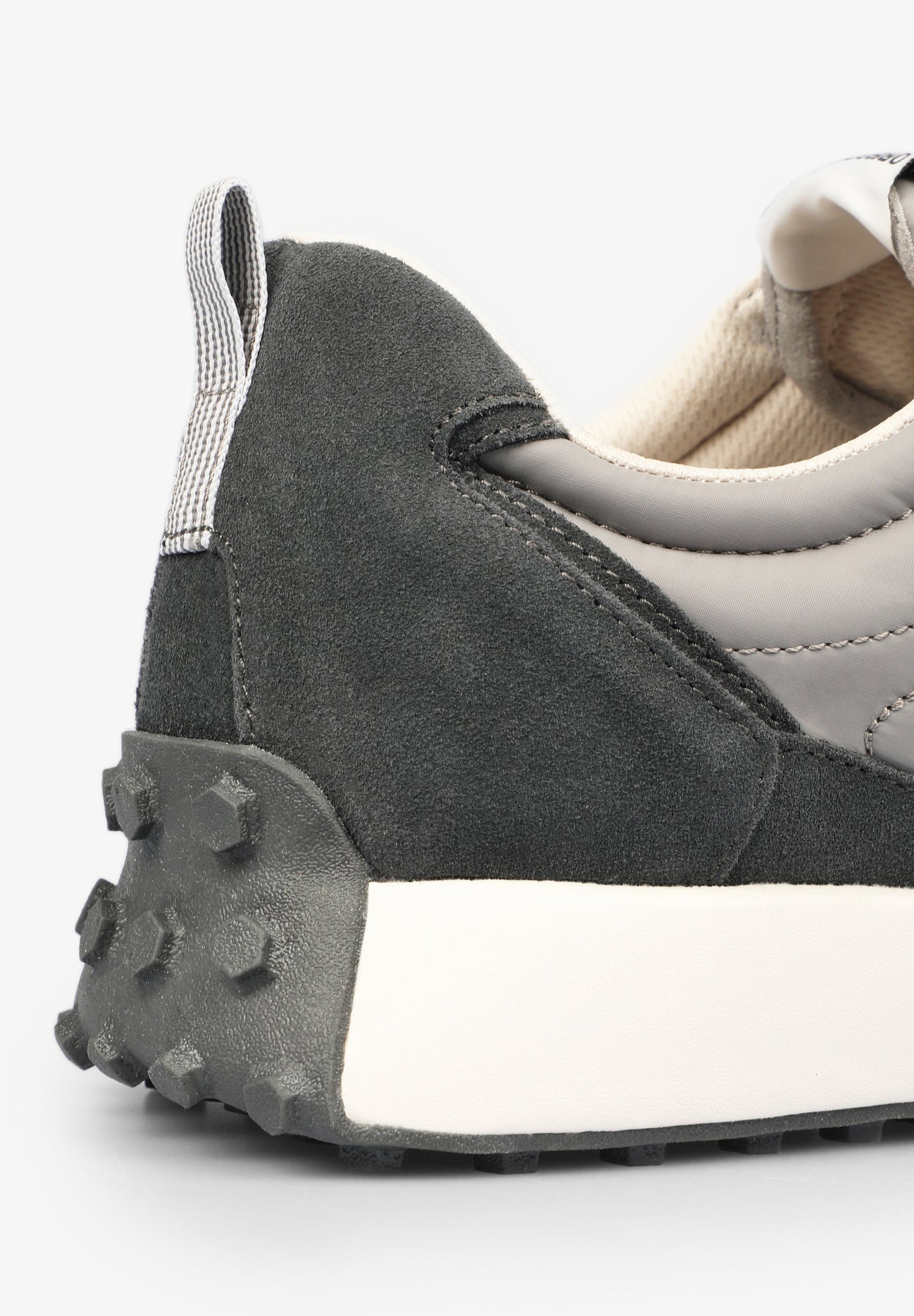 SNEAKERS SUELA DENTADA