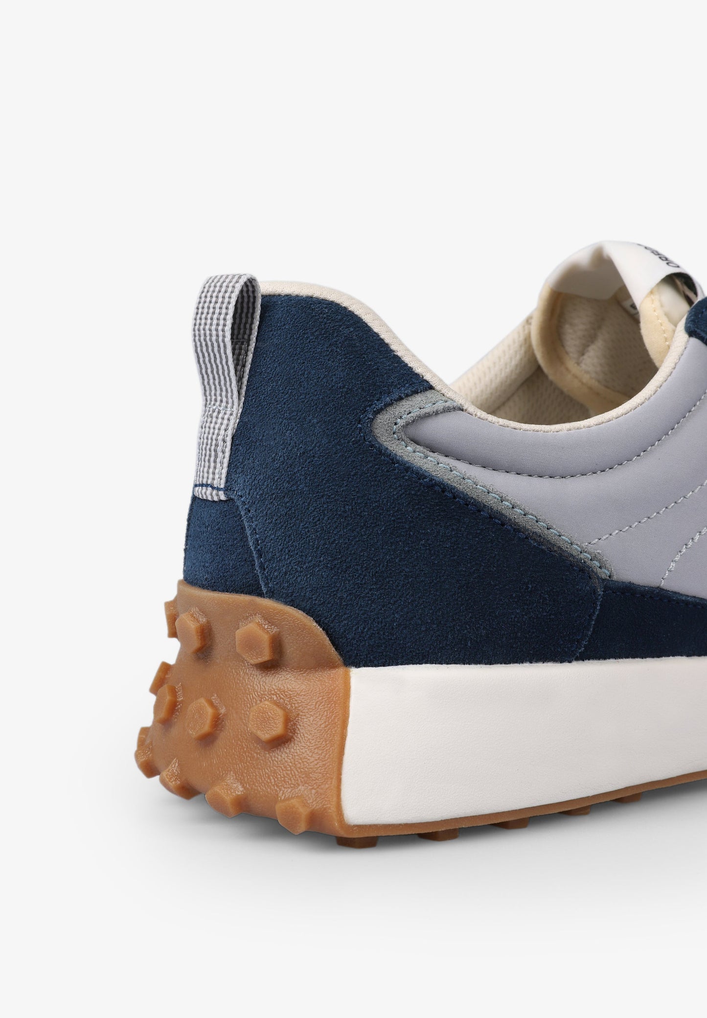 SNEAKERS SUELA DENTADA