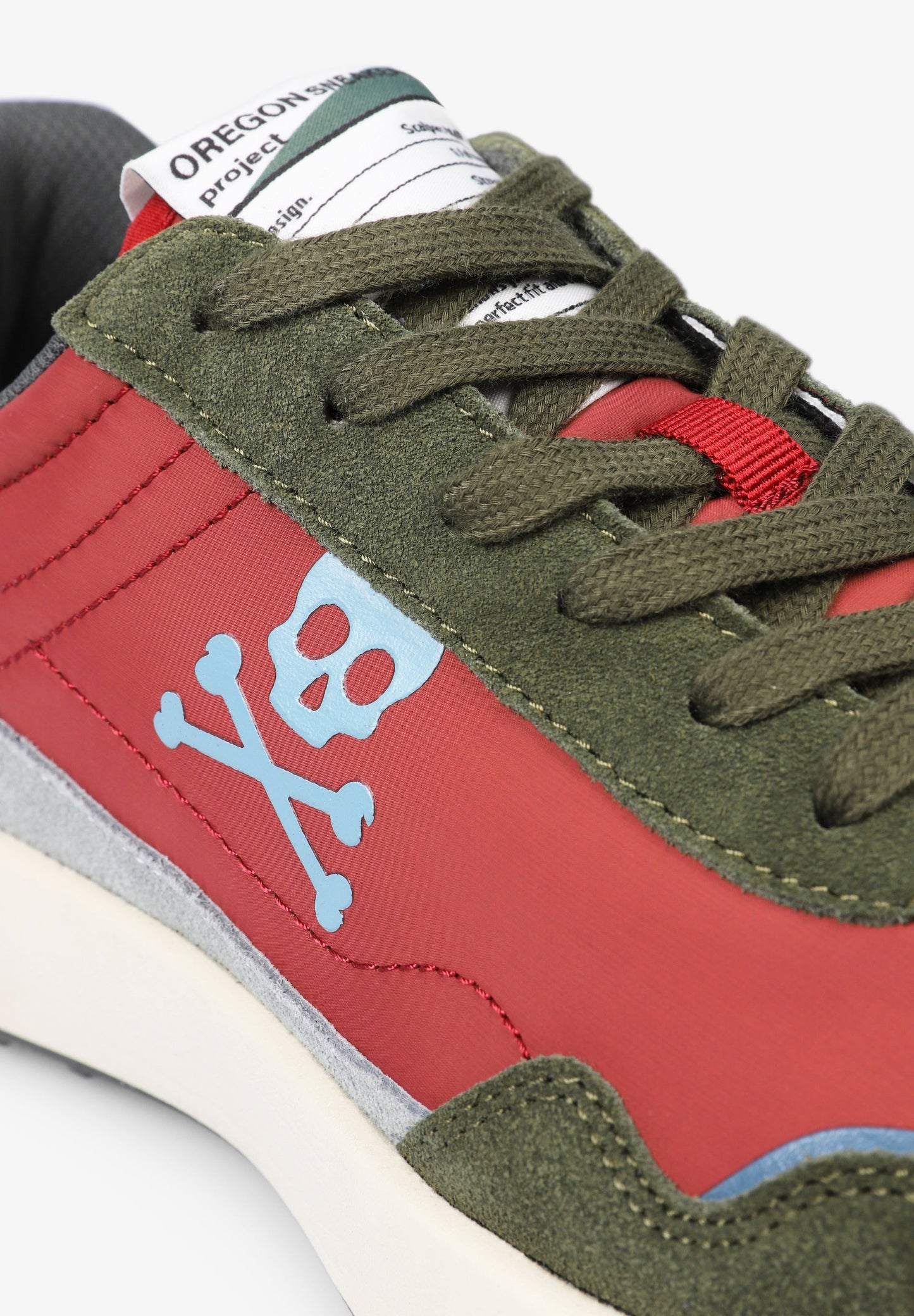 SNEAKERS SUELA DENTADA