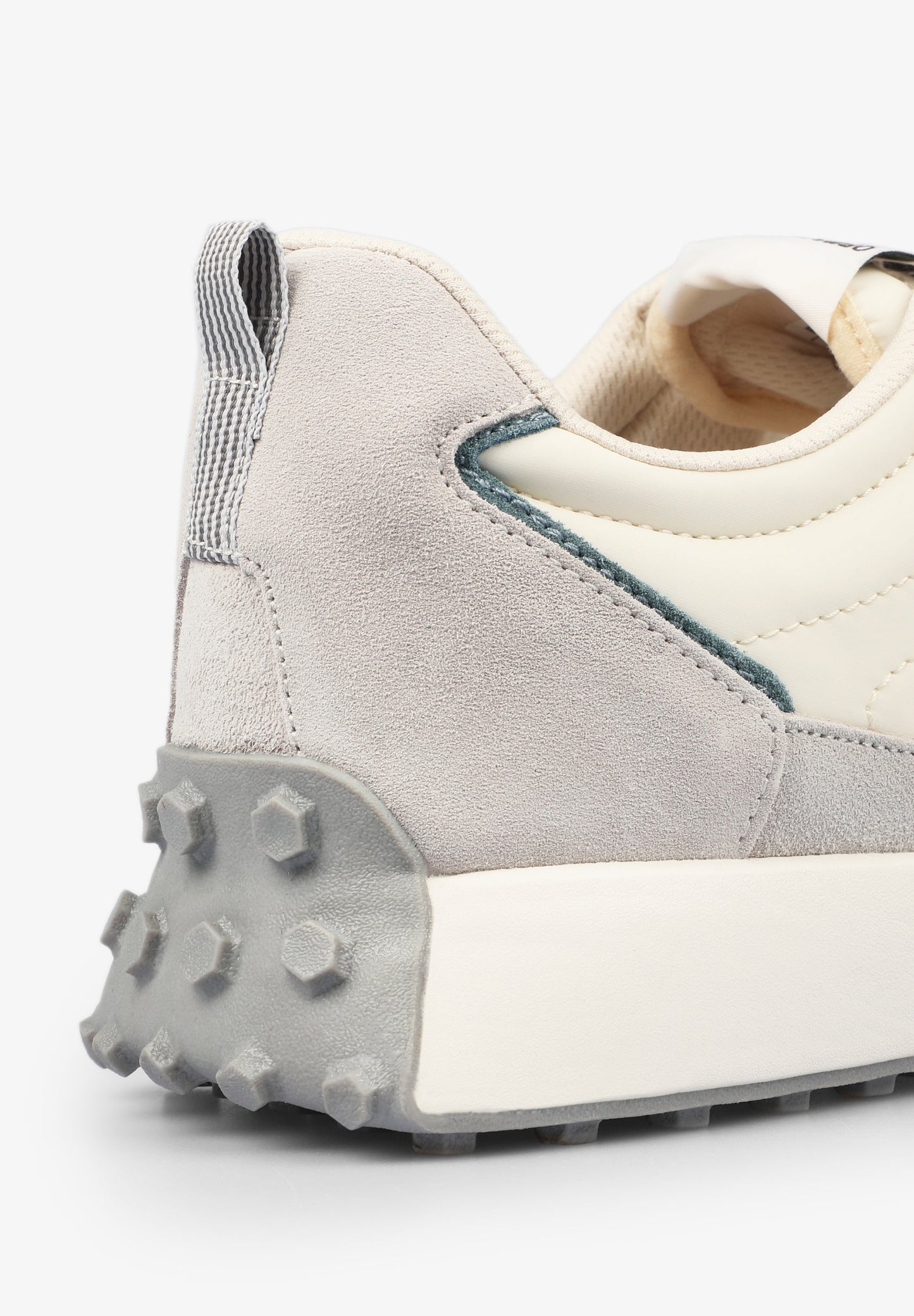 SNEAKERS SUELA DENTADA