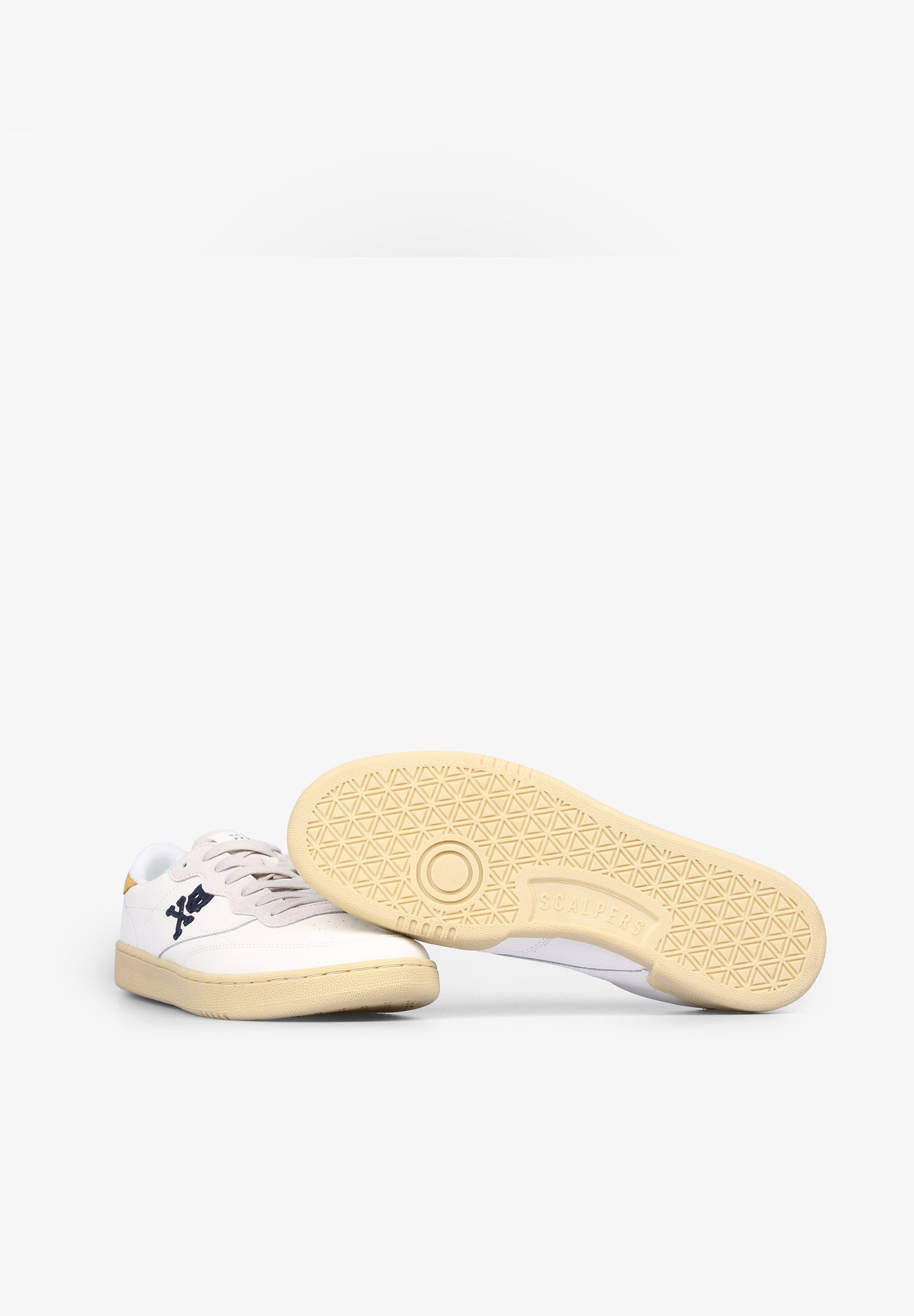 SNEAKERS DETALLE TALÓN